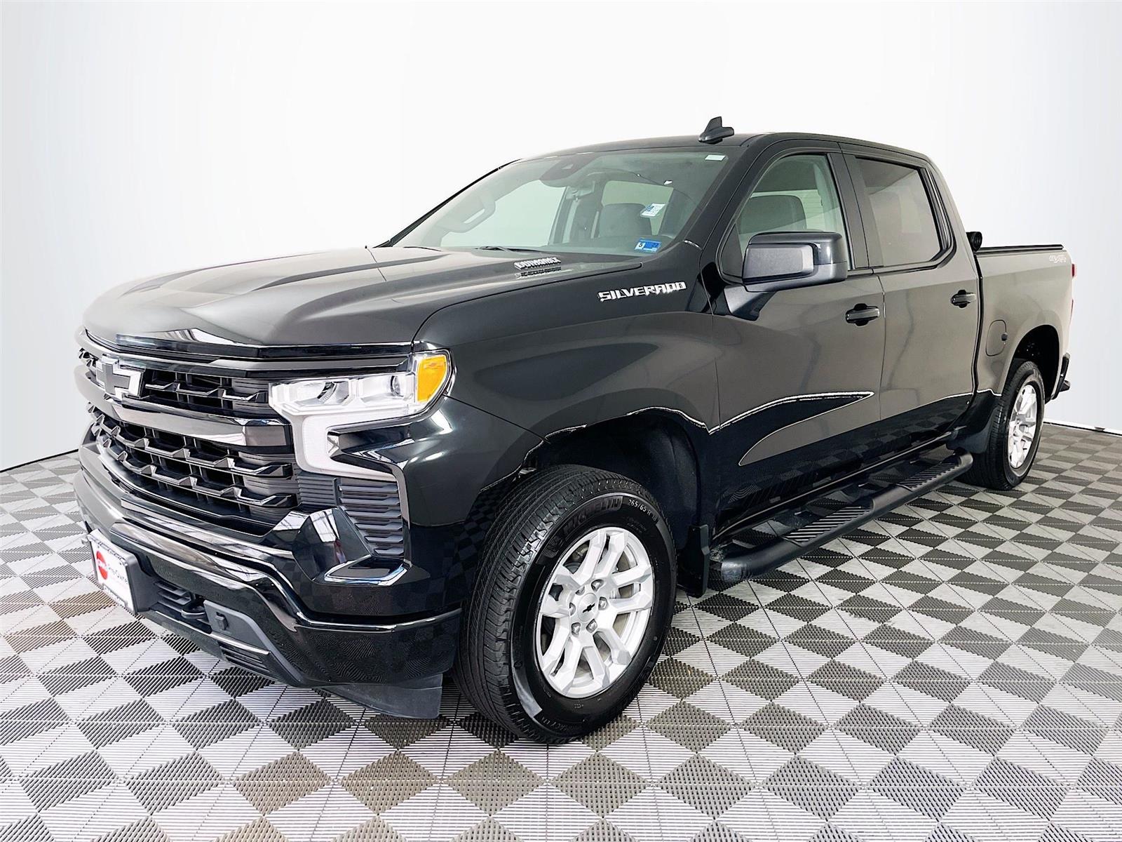 View vehicle photo 3