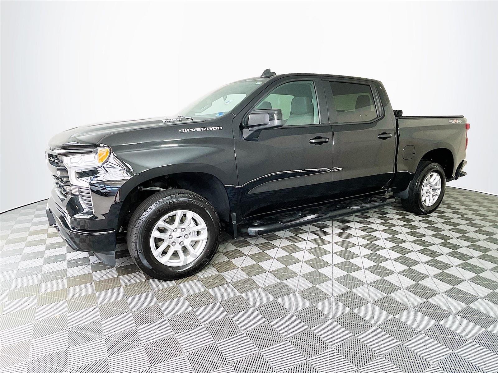 View vehicle photo 4