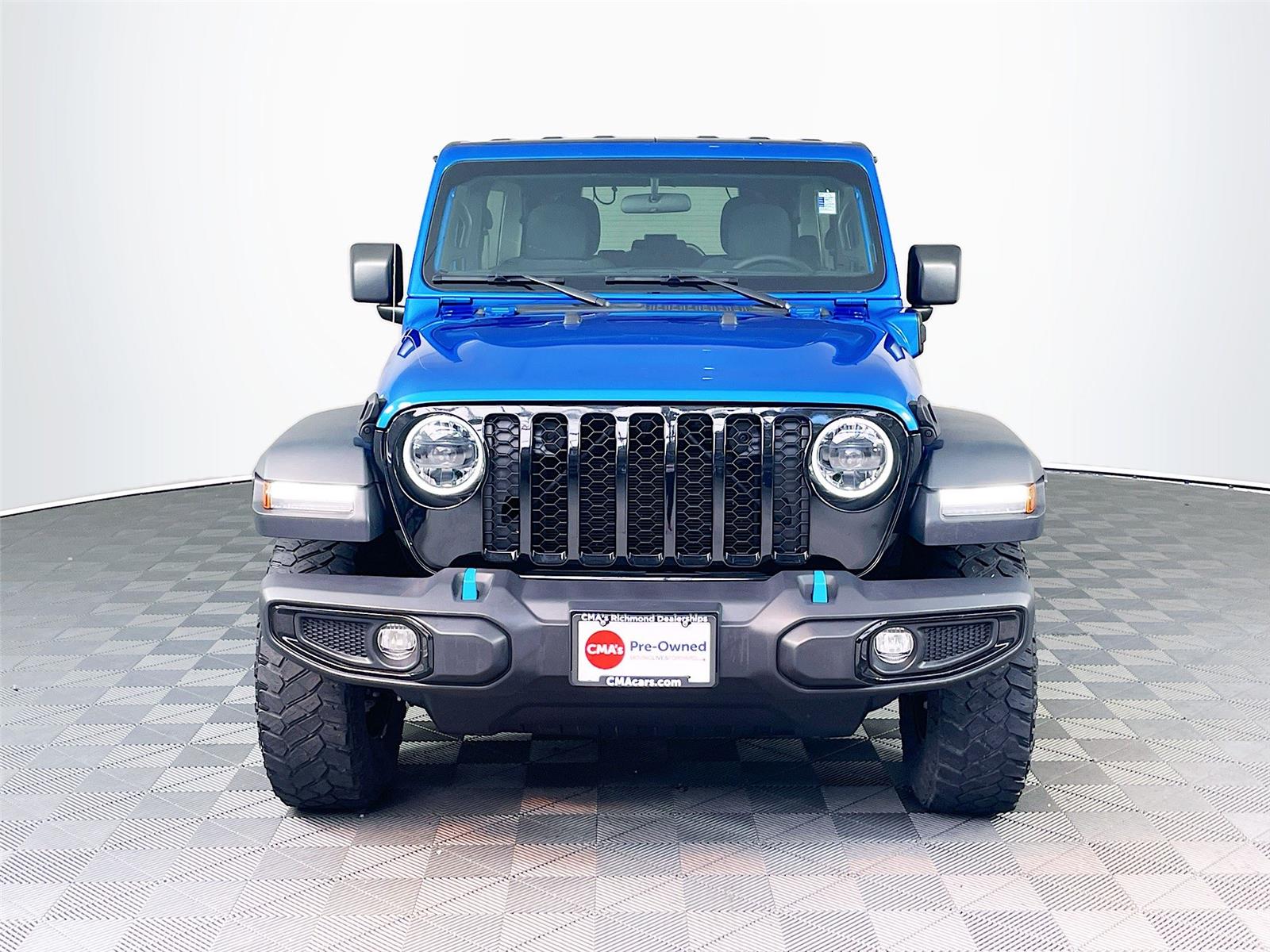 View vehicle photo 2