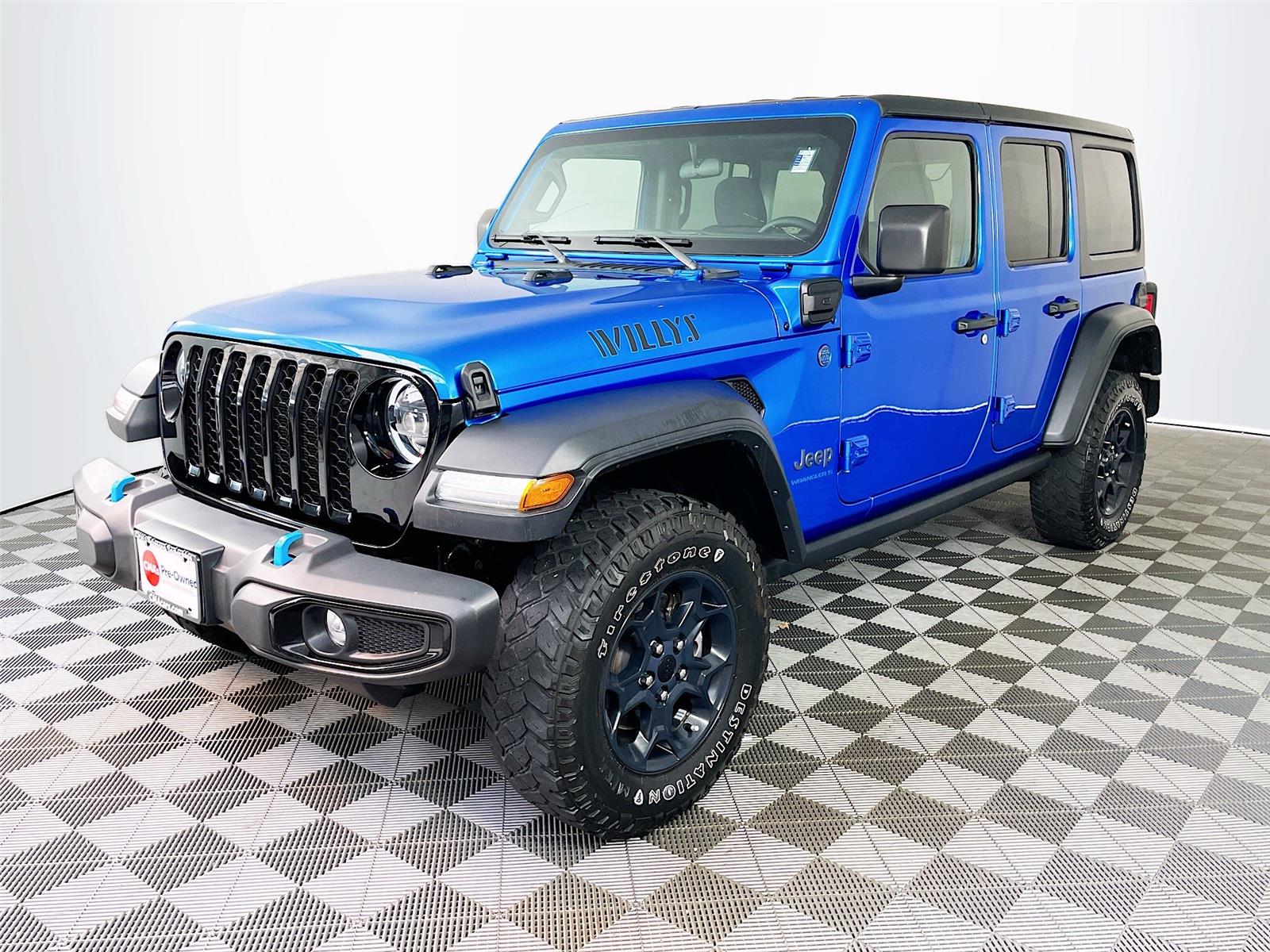 View vehicle photo 3