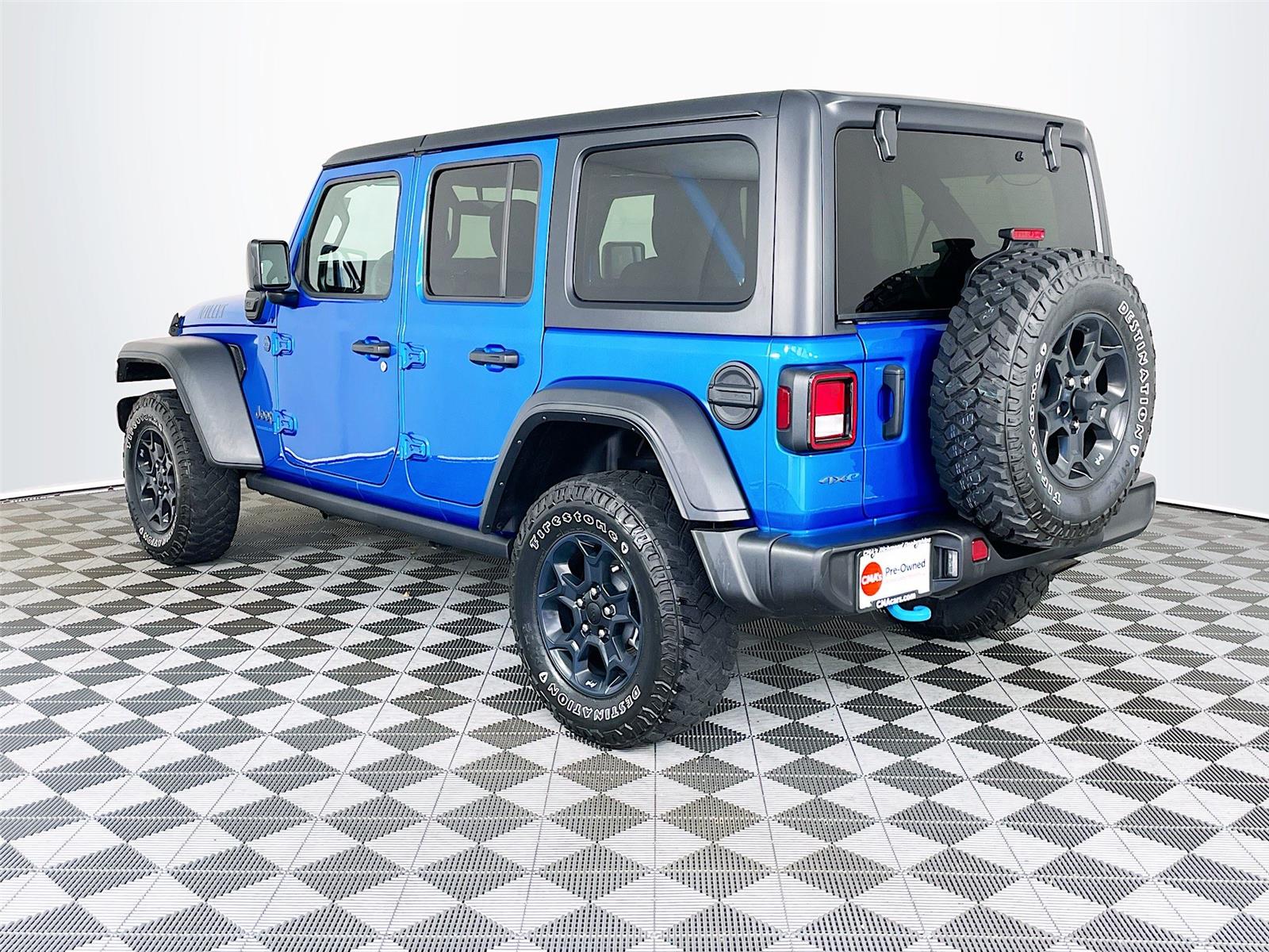 View vehicle photo 6