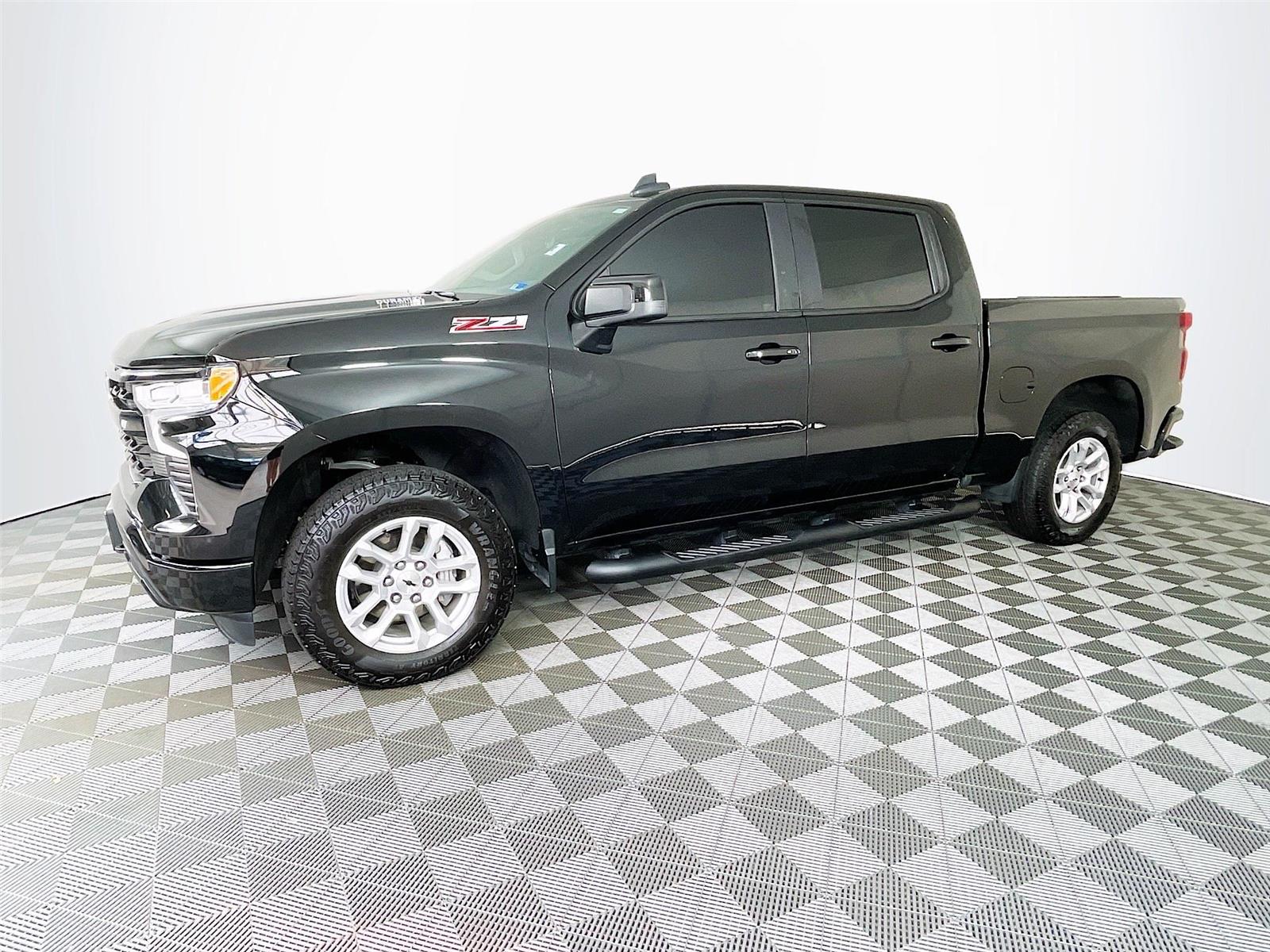 View vehicle photo 4