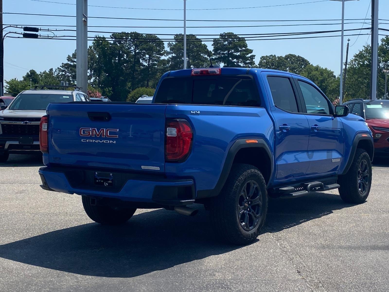 View vehicle photo 3