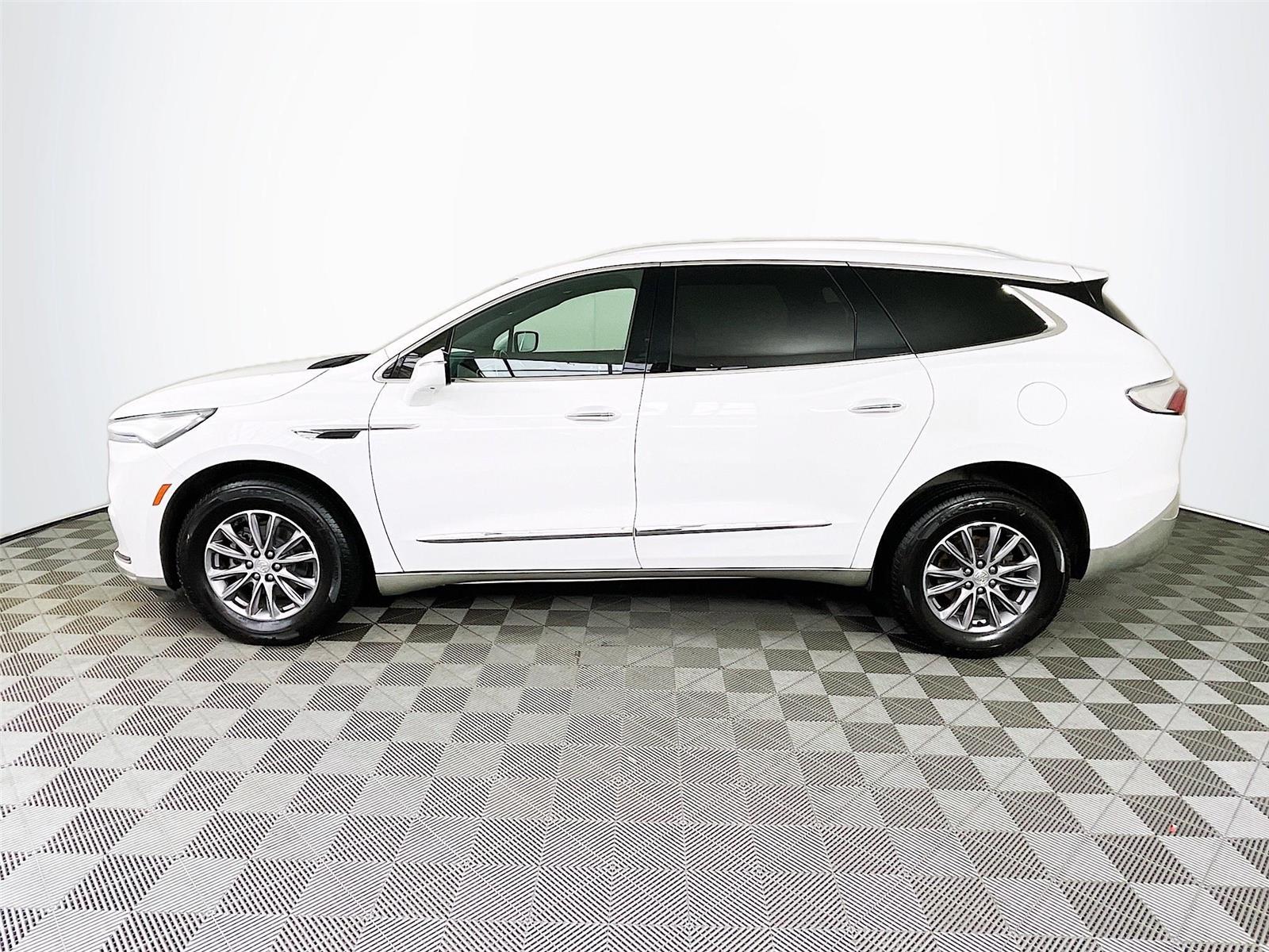 View vehicle photo 4