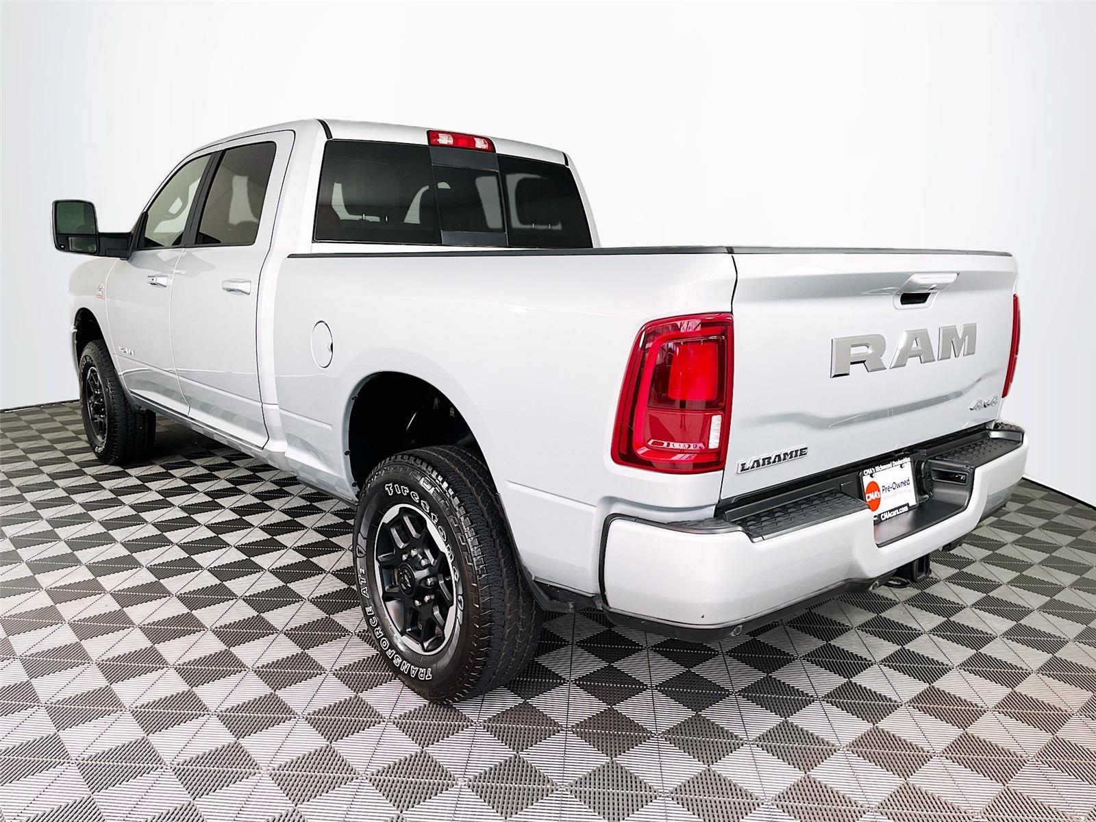 View vehicle photo 6