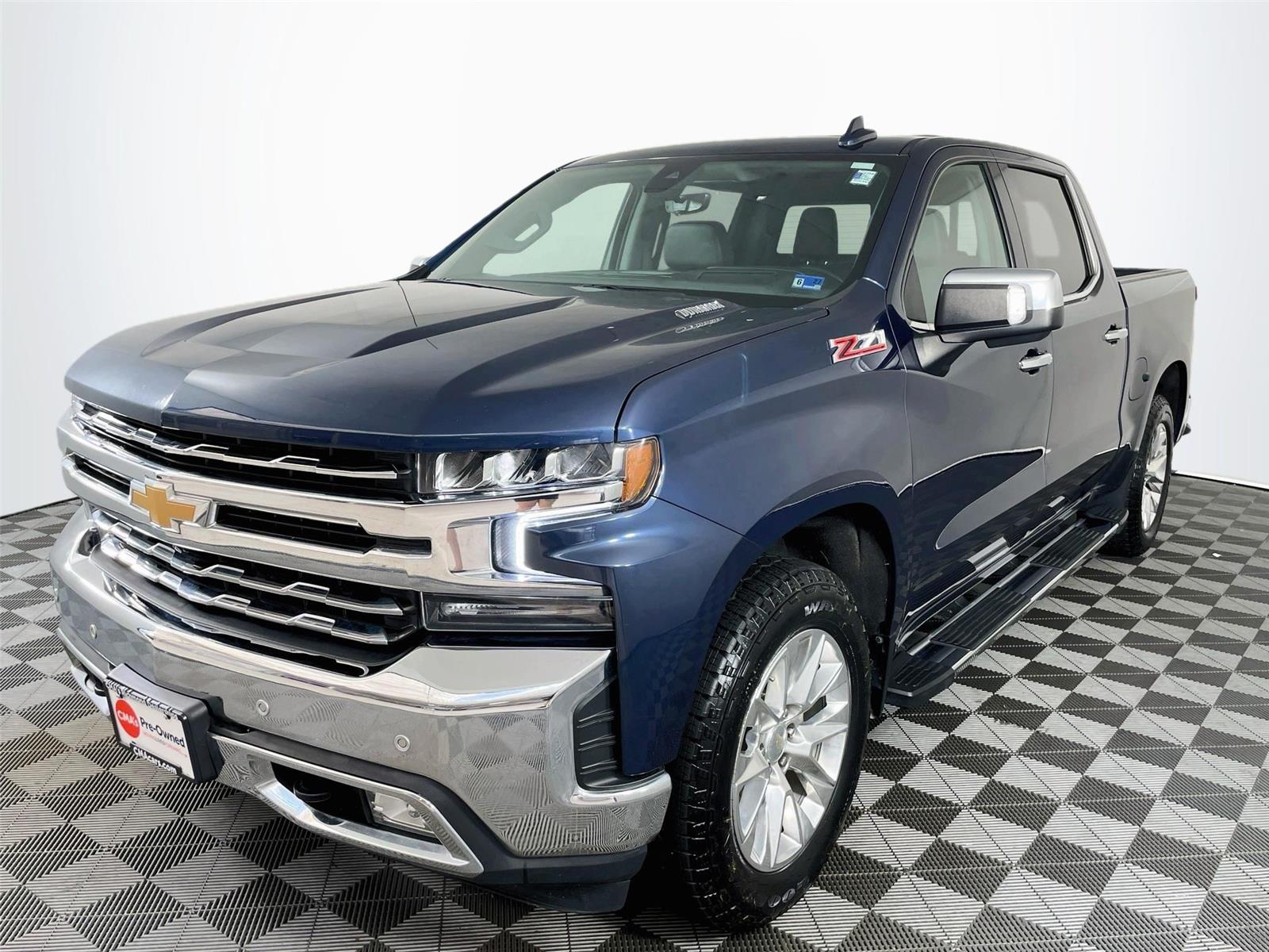 View vehicle photo 3