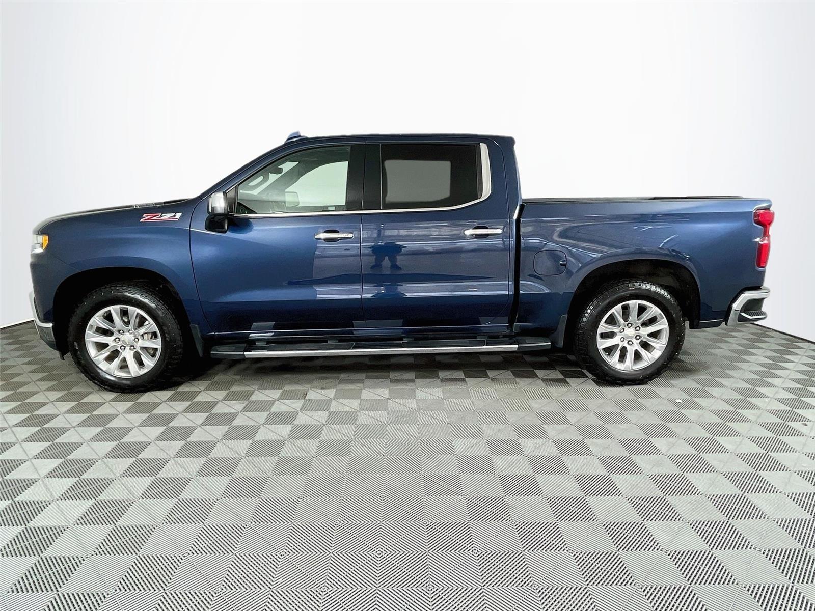 View vehicle photo 4