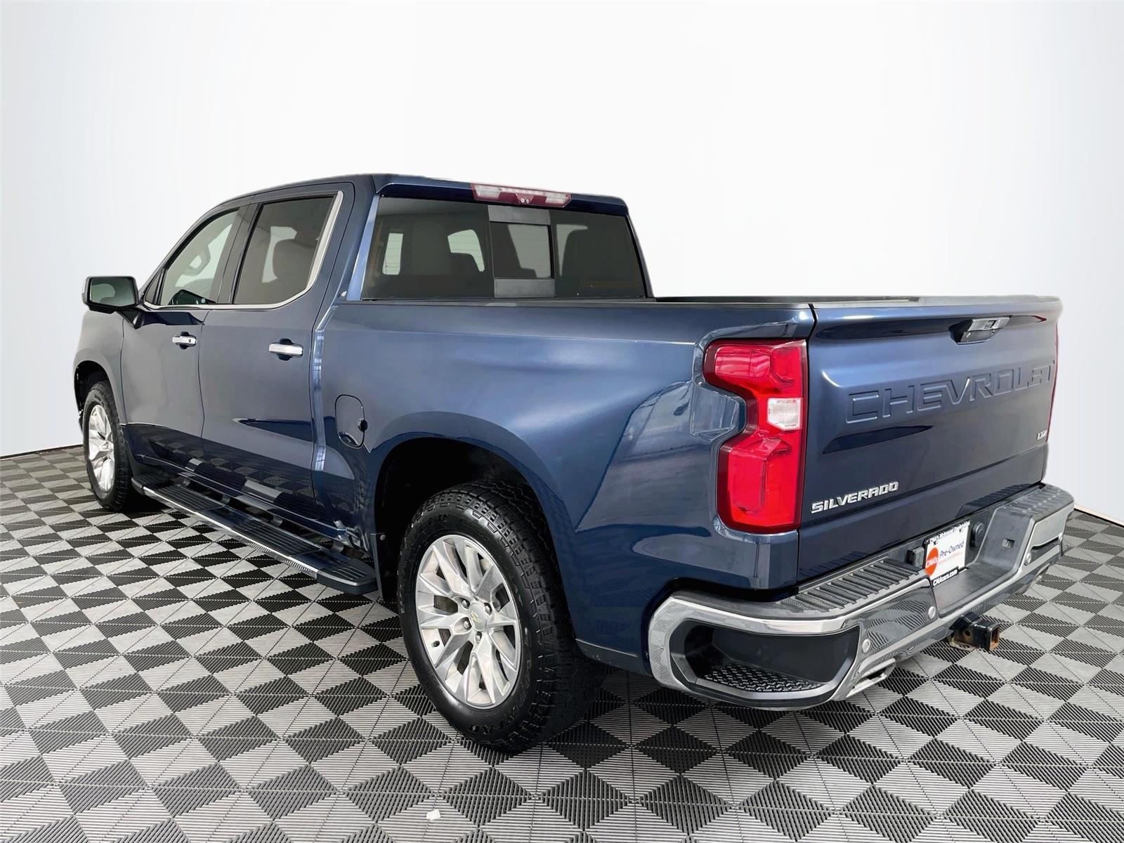 View vehicle photo 6
