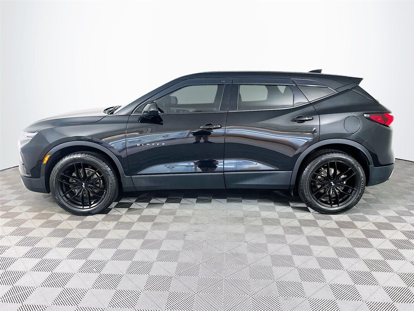 View vehicle photo 4