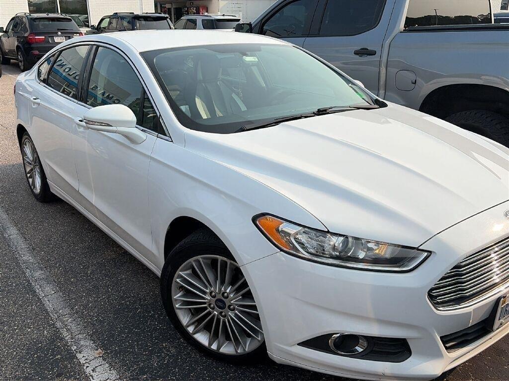 Oxford White 2016 Ford Fusion Sedan Front-Wheel Drive 6-Speed Automatic