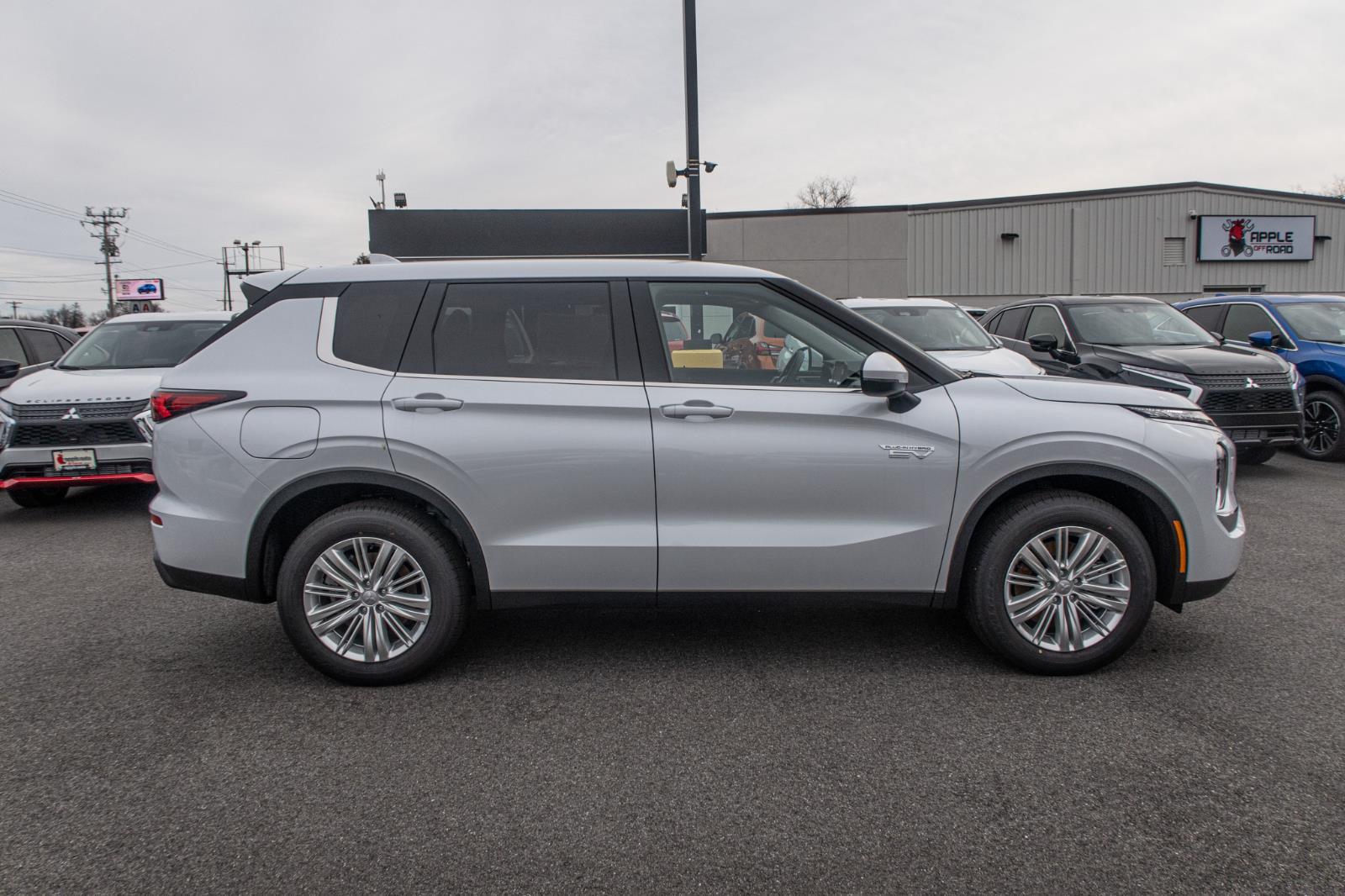 2025 Mitsubishi Outlander PHEV ES