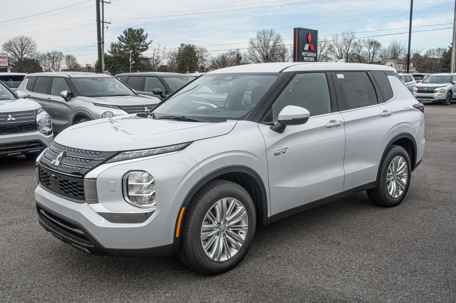 2025 Mitsubishi Outlander PHEV ES