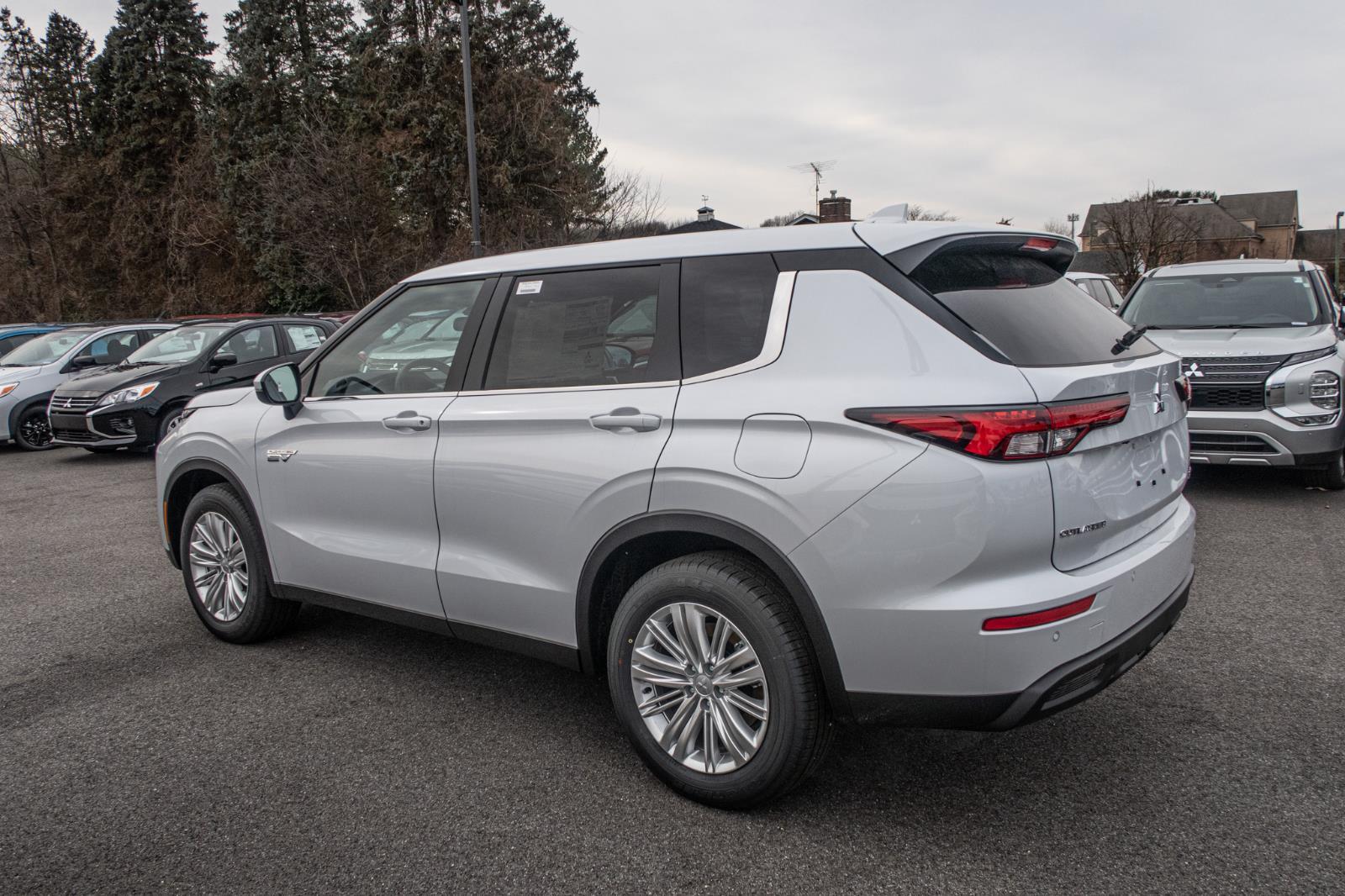 2025 Mitsubishi Outlander PHEV ES