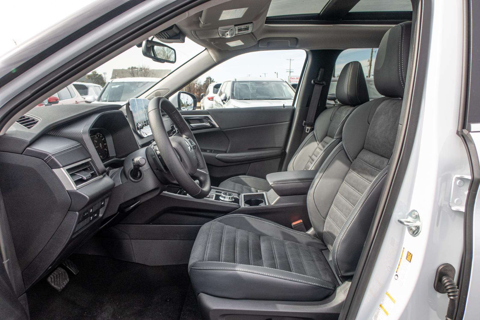 2025 Mitsubishi Outlander PHEV SE