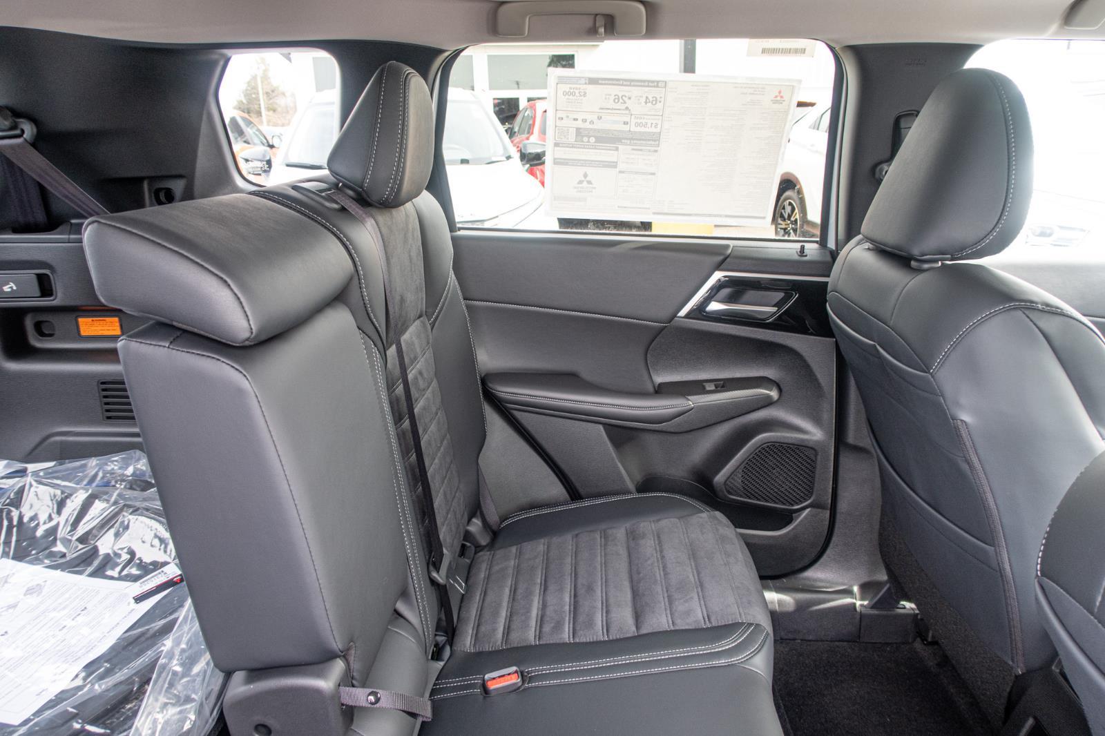 2025 Mitsubishi Outlander PHEV SE