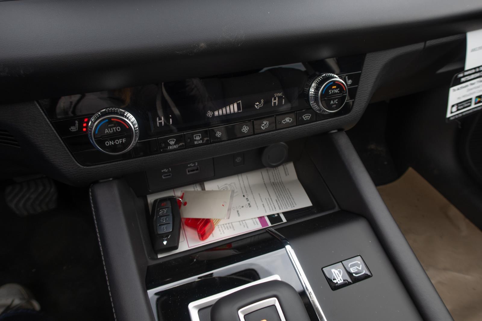 2025 Mitsubishi Outlander PHEV SE