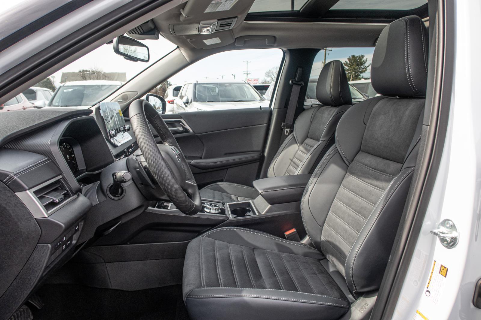 2025 Mitsubishi Outlander PHEV SE
