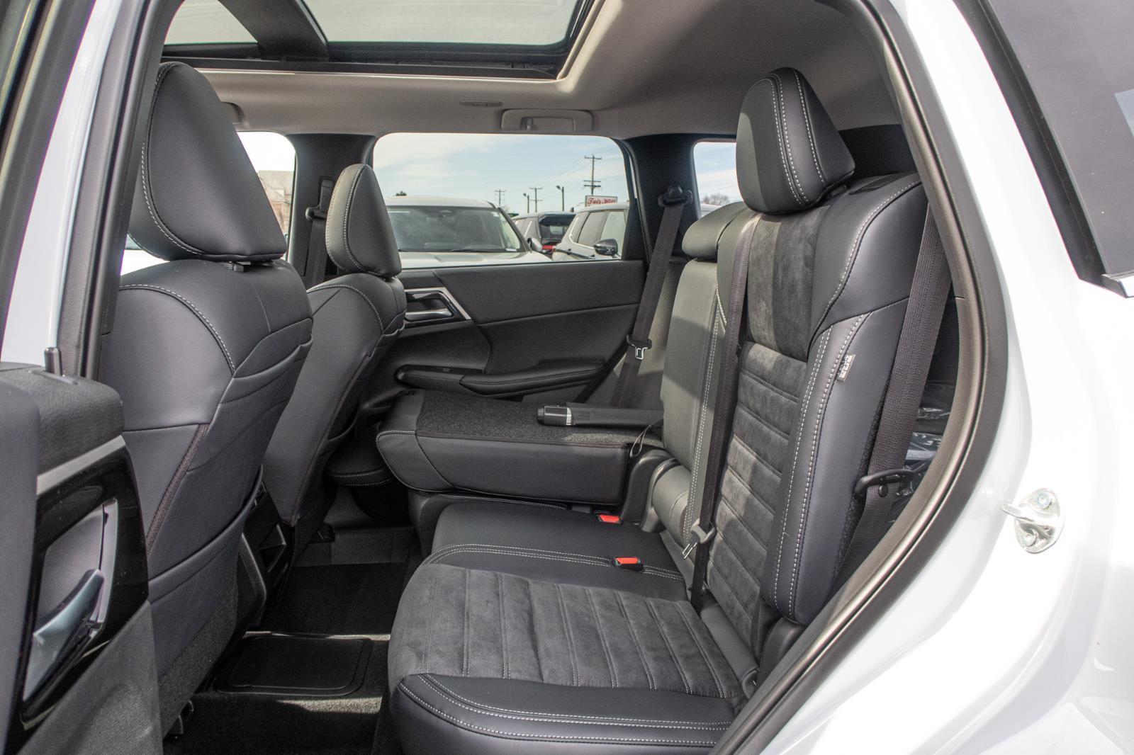 2025 Mitsubishi Outlander PHEV SE
