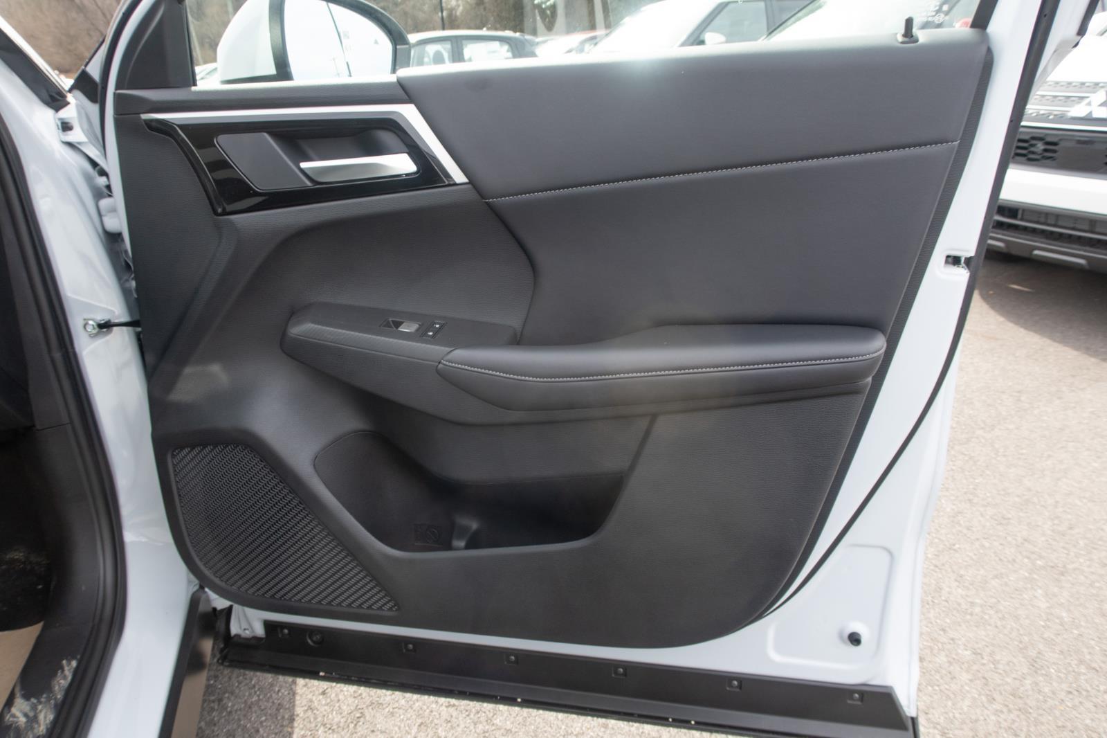 2025 Mitsubishi Outlander PHEV SE