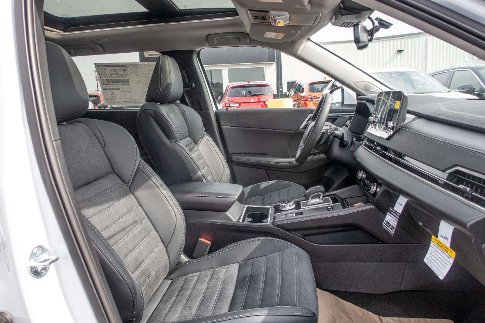 2025 Mitsubishi Outlander PHEV SE