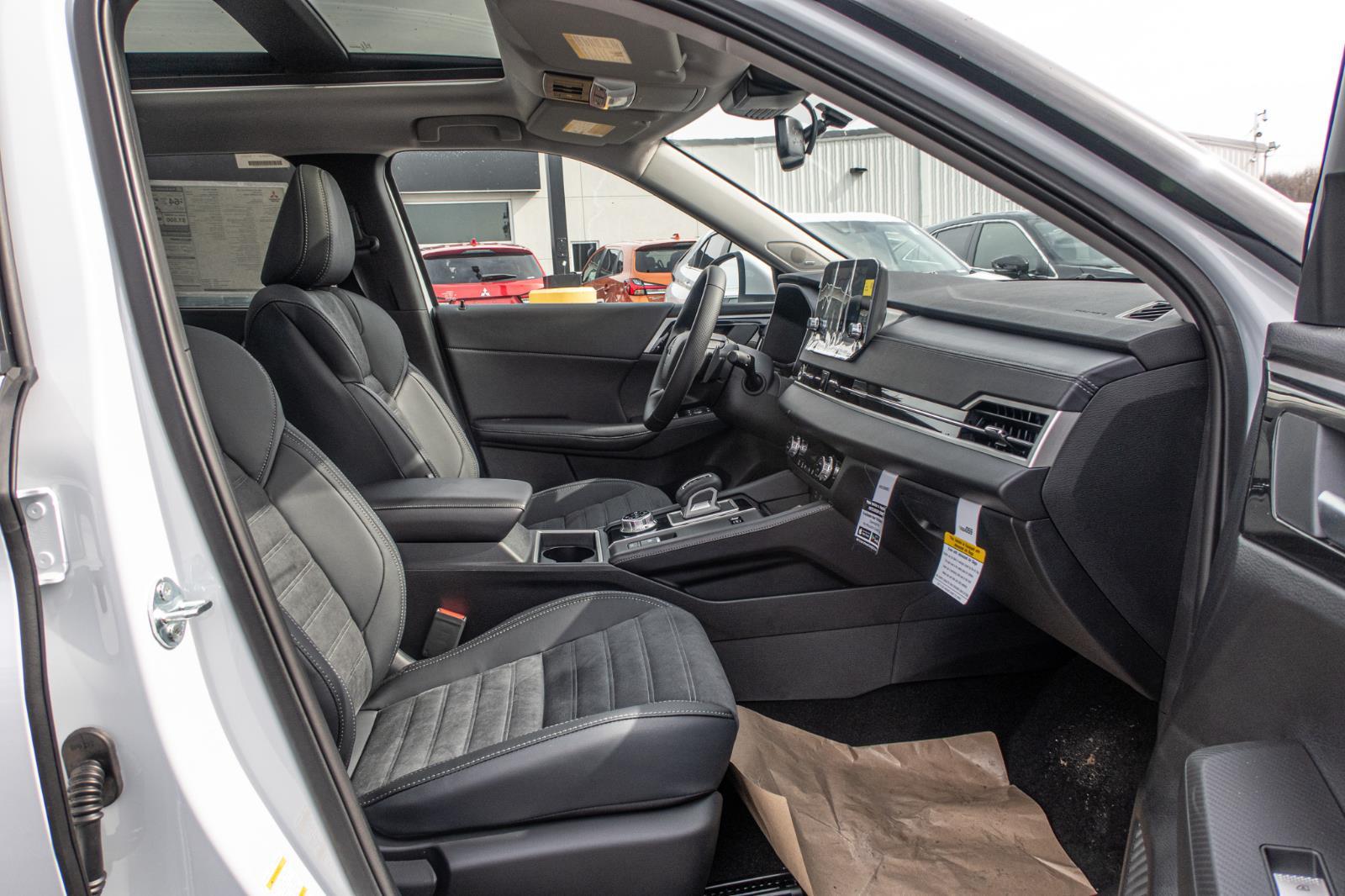 2025 Mitsubishi Outlander PHEV SE