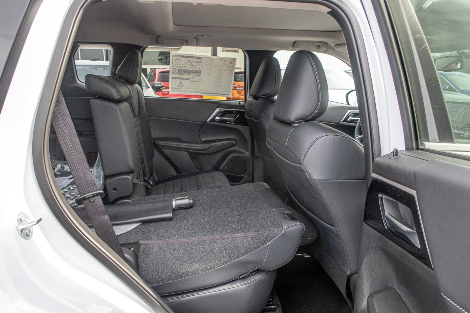2025 Mitsubishi Outlander PHEV SE