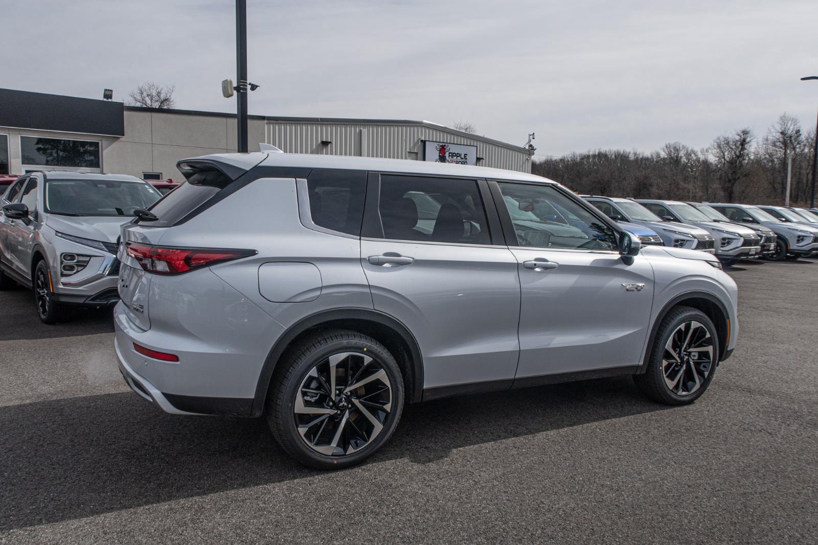 2025 Mitsubishi Outlander PHEV SE