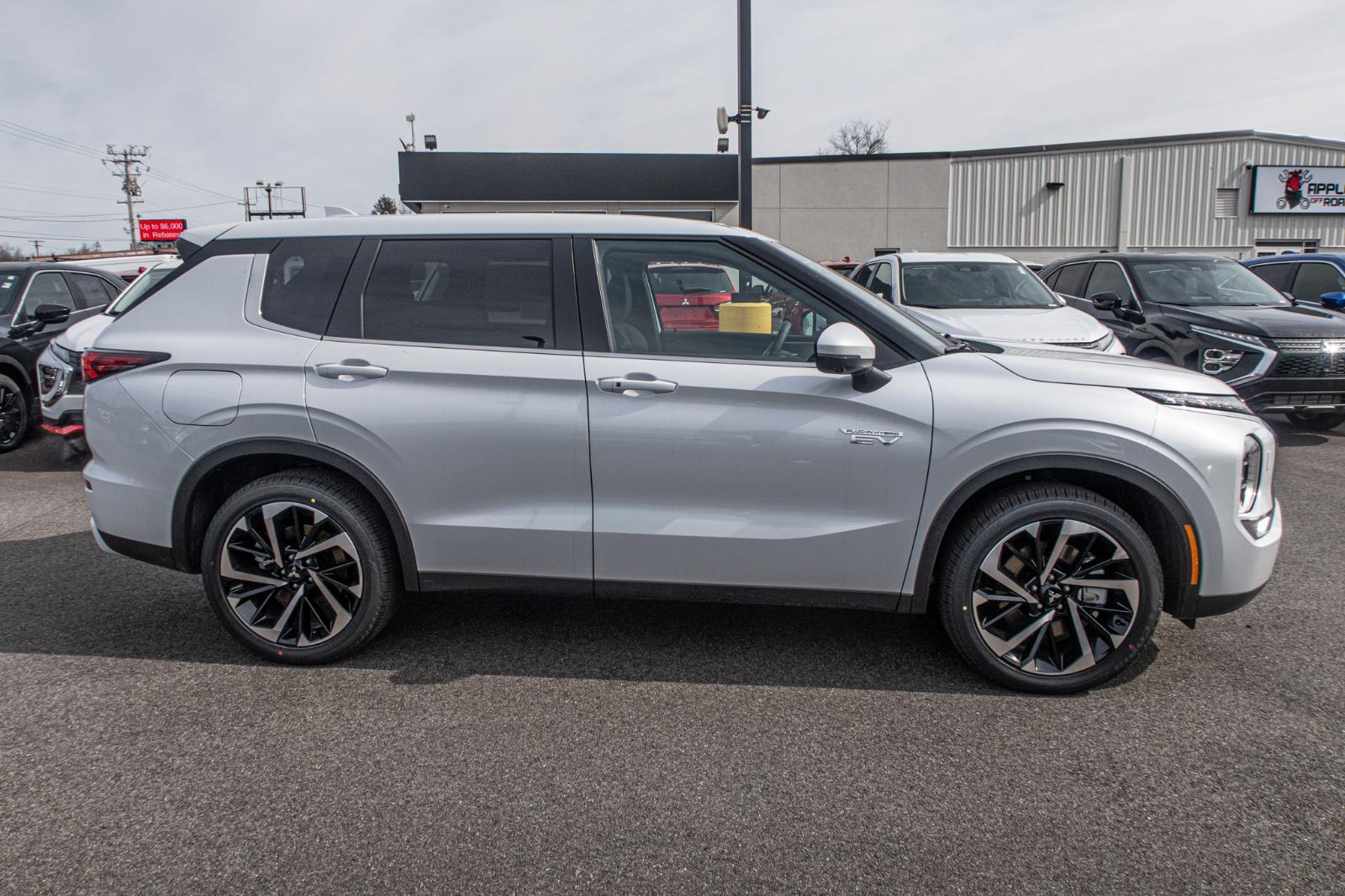 2025 Mitsubishi Outlander PHEV SE