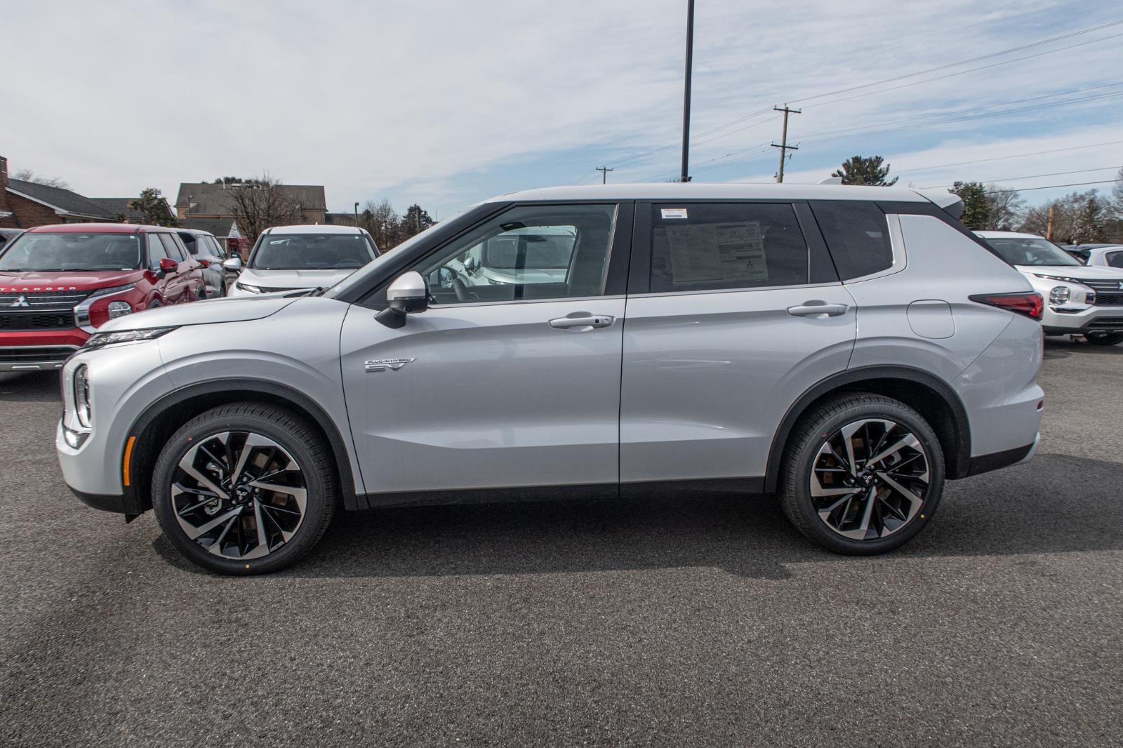 2025 Mitsubishi Outlander PHEV SE