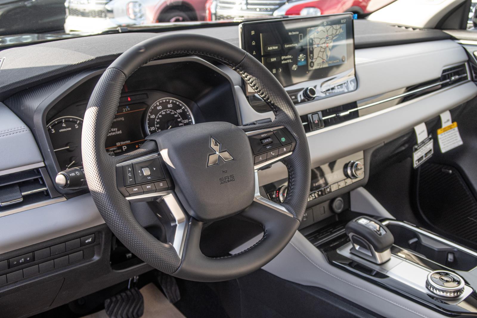 2025 Mitsubishi Outlander SE