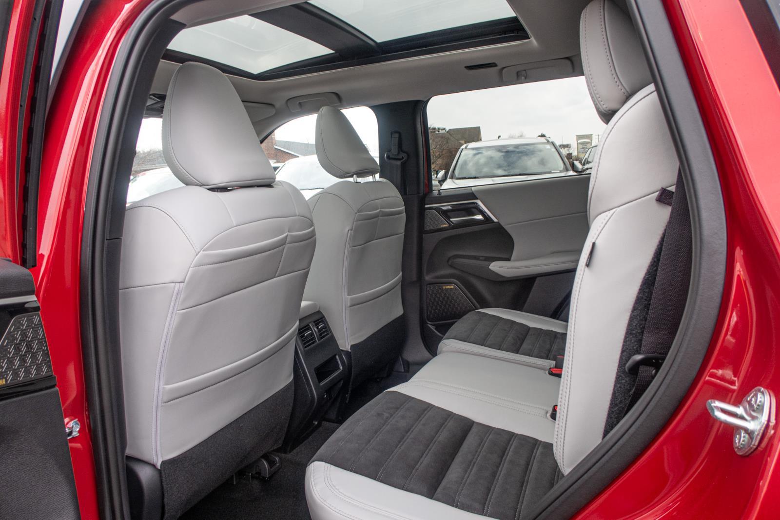 2025 Mitsubishi Outlander SE