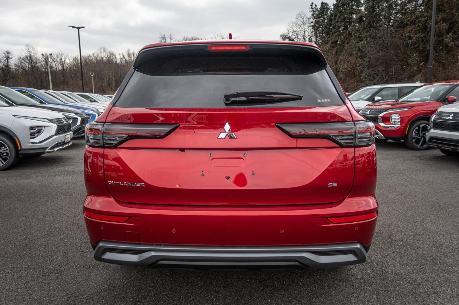2025 Mitsubishi Outlander SE
