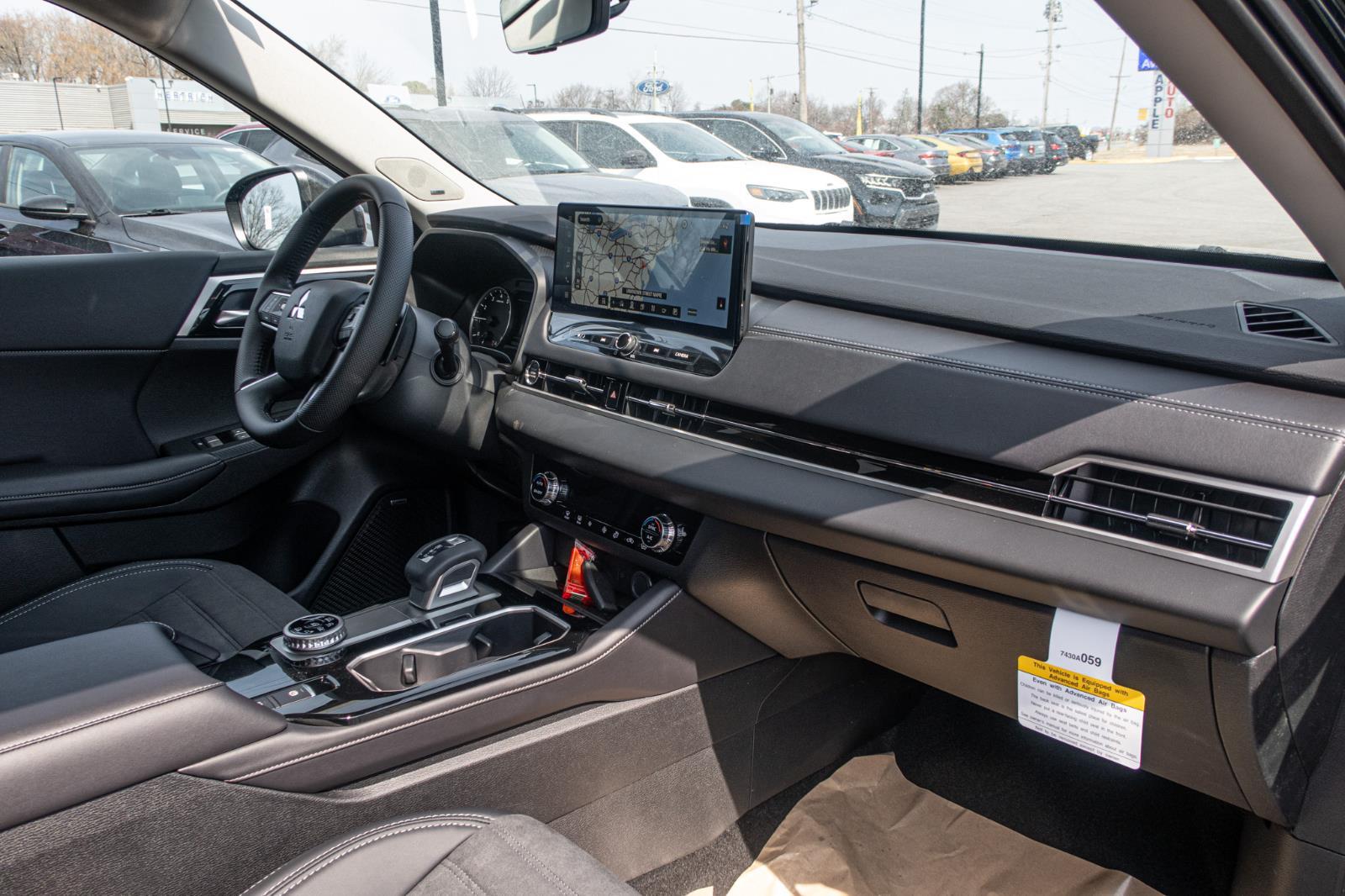 2025 Mitsubishi Outlander SE