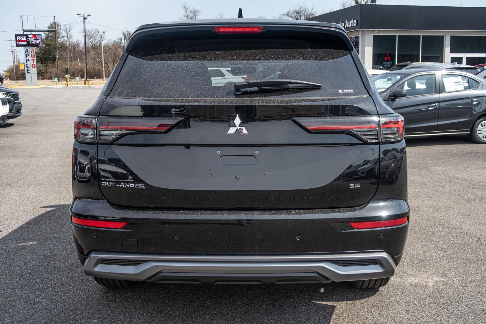 2025 Mitsubishi Outlander SE