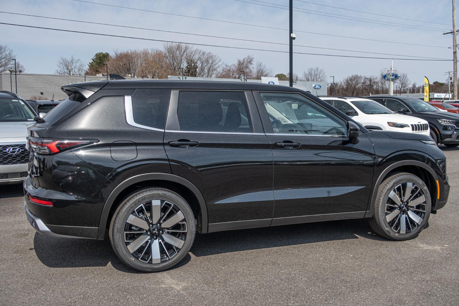 2025 Mitsubishi Outlander SE