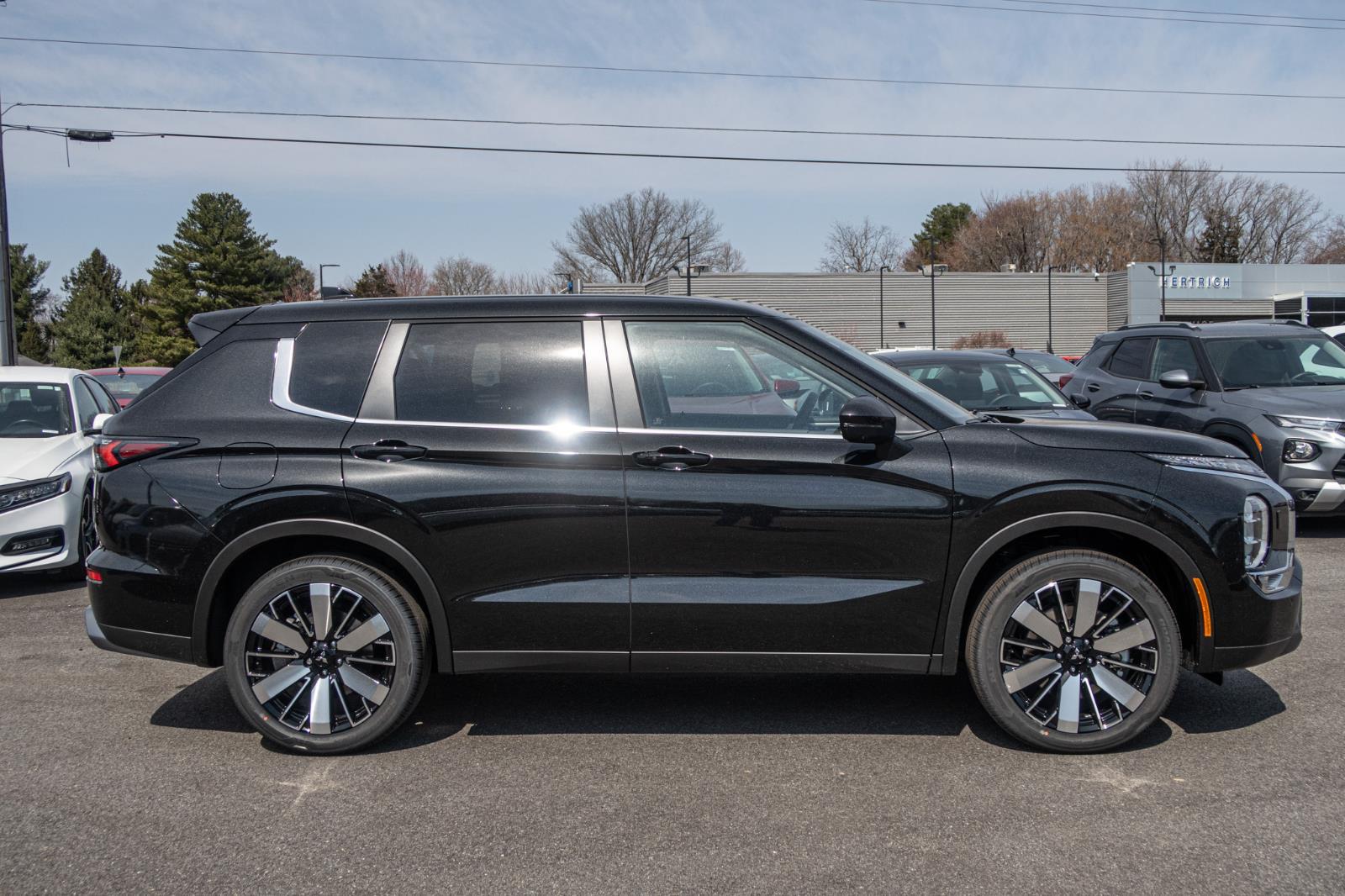 2025 Mitsubishi Outlander SE