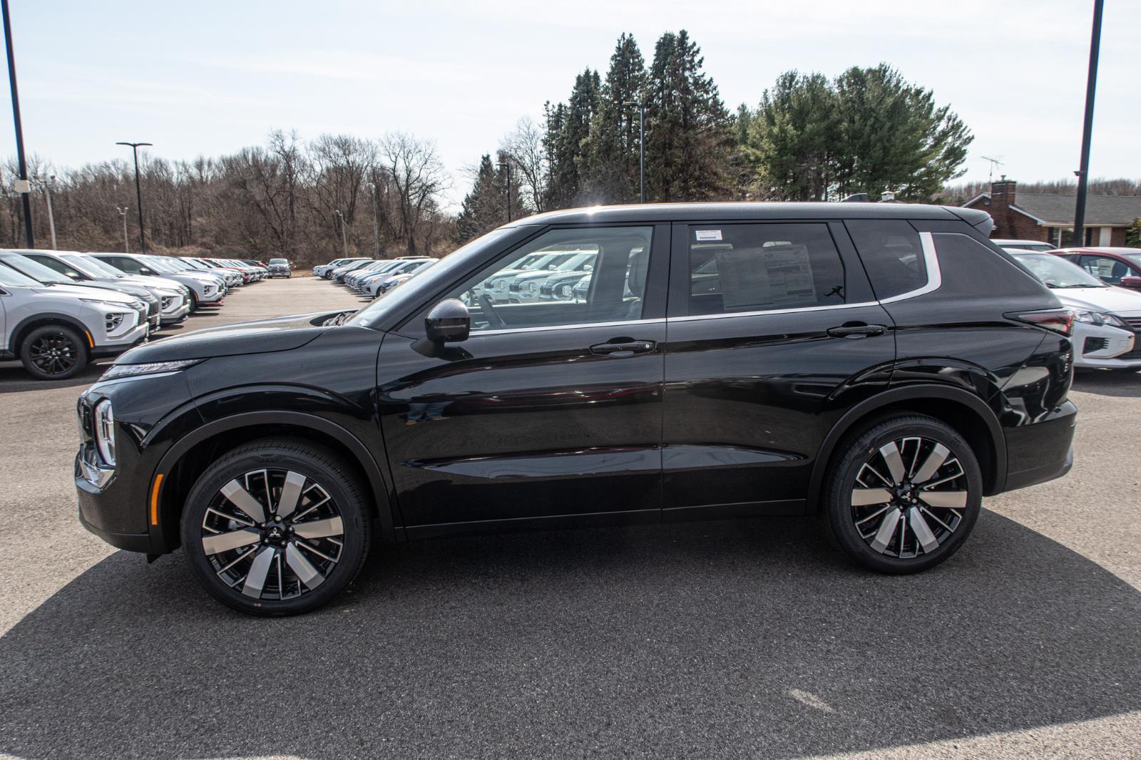 2025 Mitsubishi Outlander SE