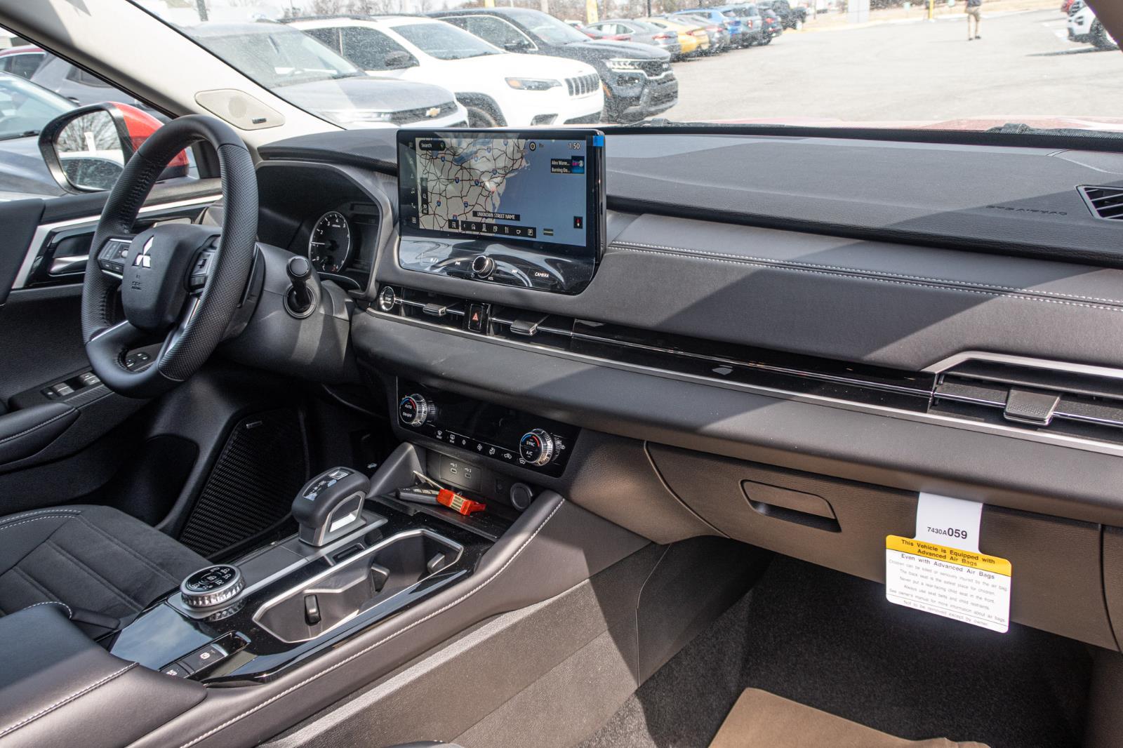 2025 Mitsubishi Outlander SE