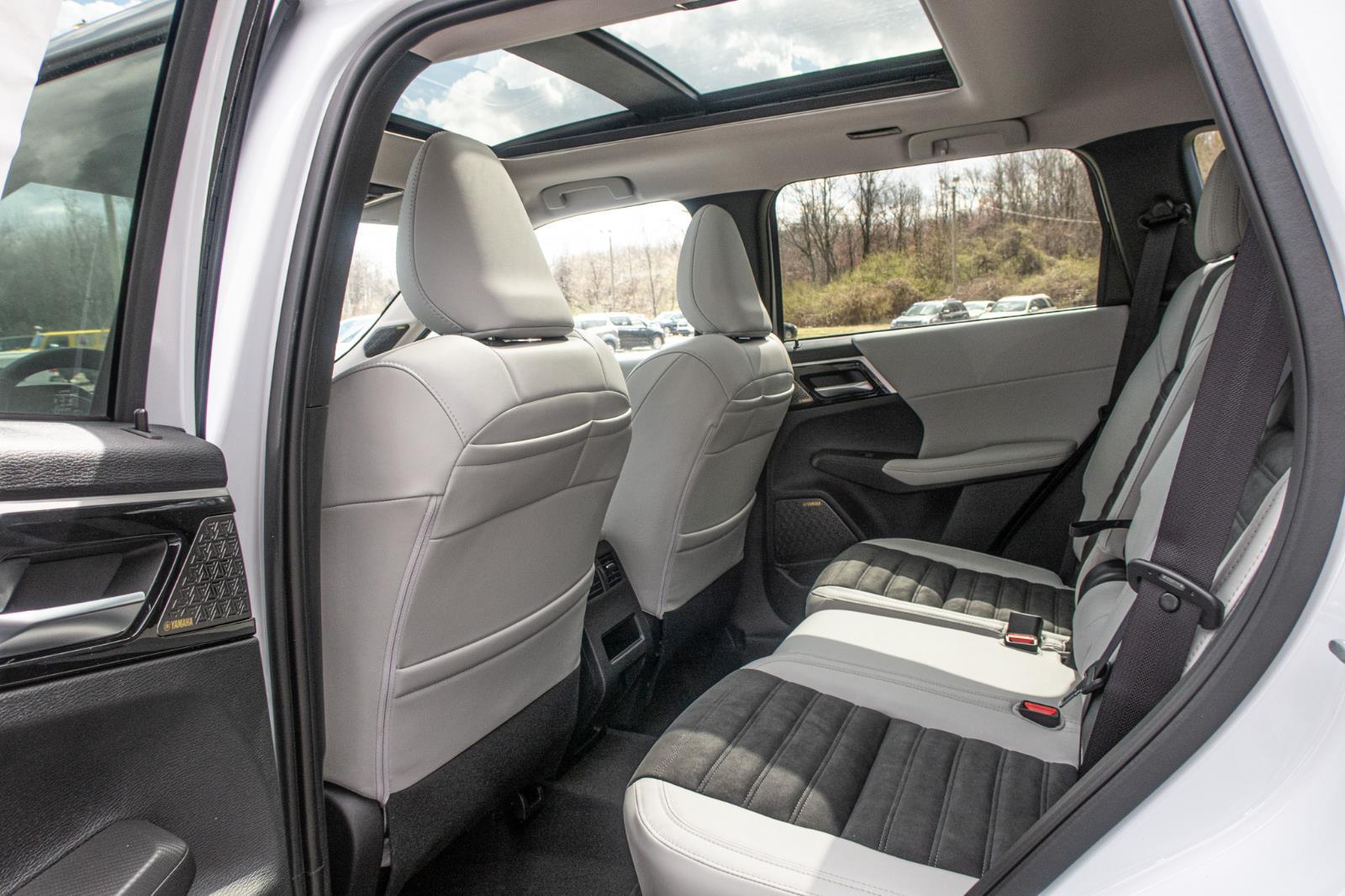 2025 Mitsubishi Outlander SE