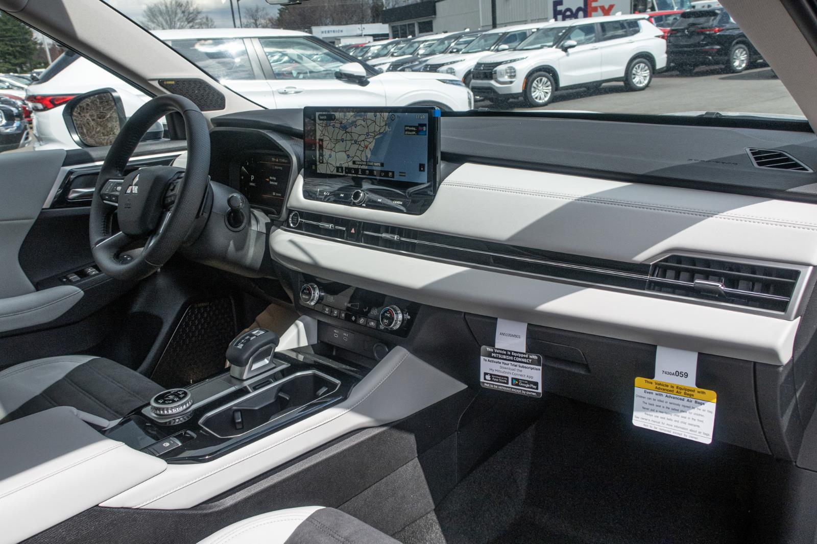 2025 Mitsubishi Outlander SE