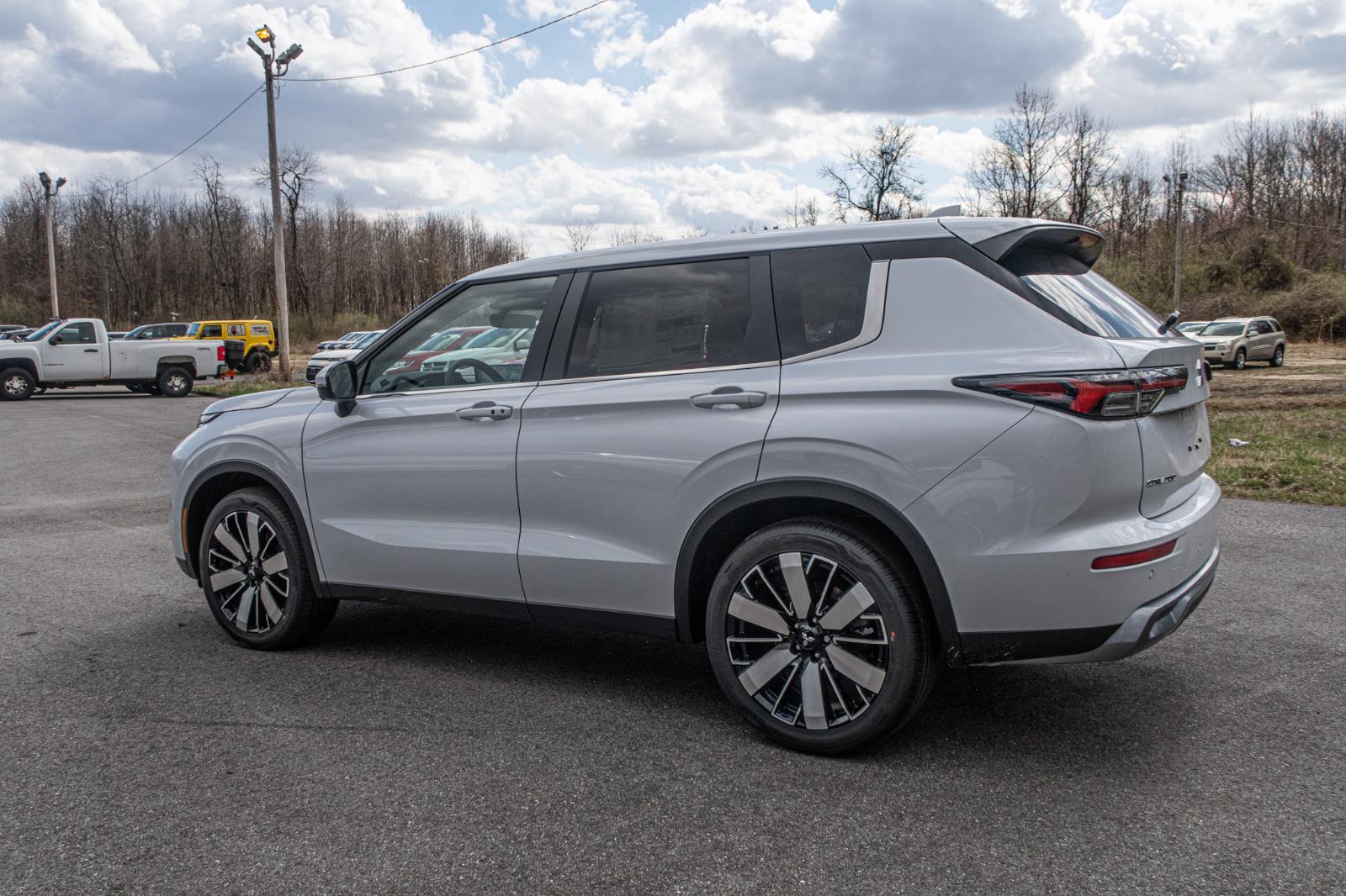 2025 Mitsubishi Outlander SE