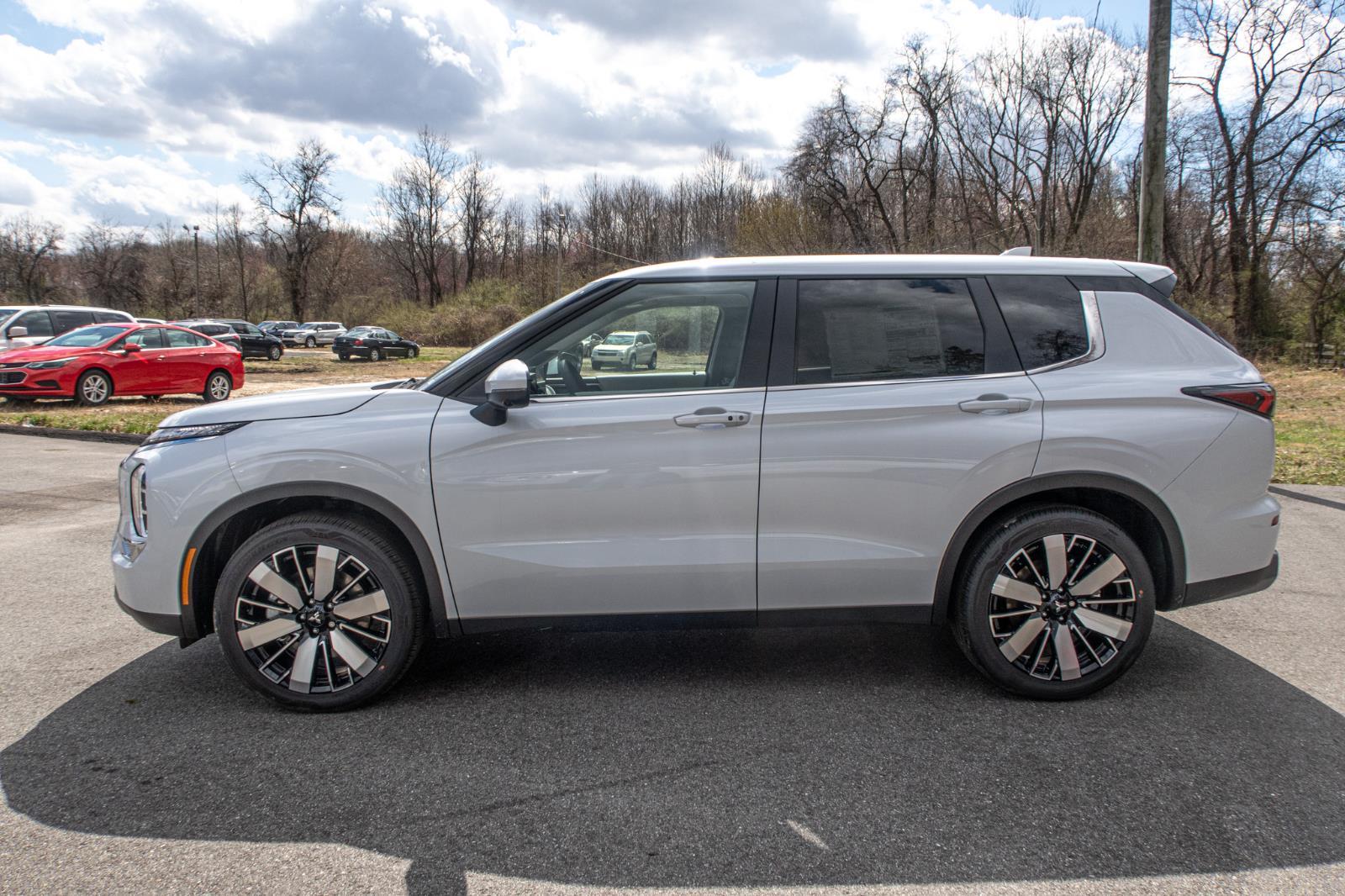 2025 Mitsubishi Outlander SE