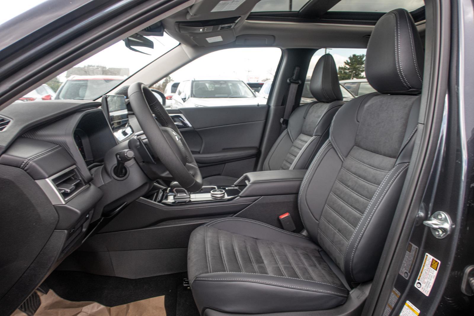 2025 Mitsubishi Outlander SE