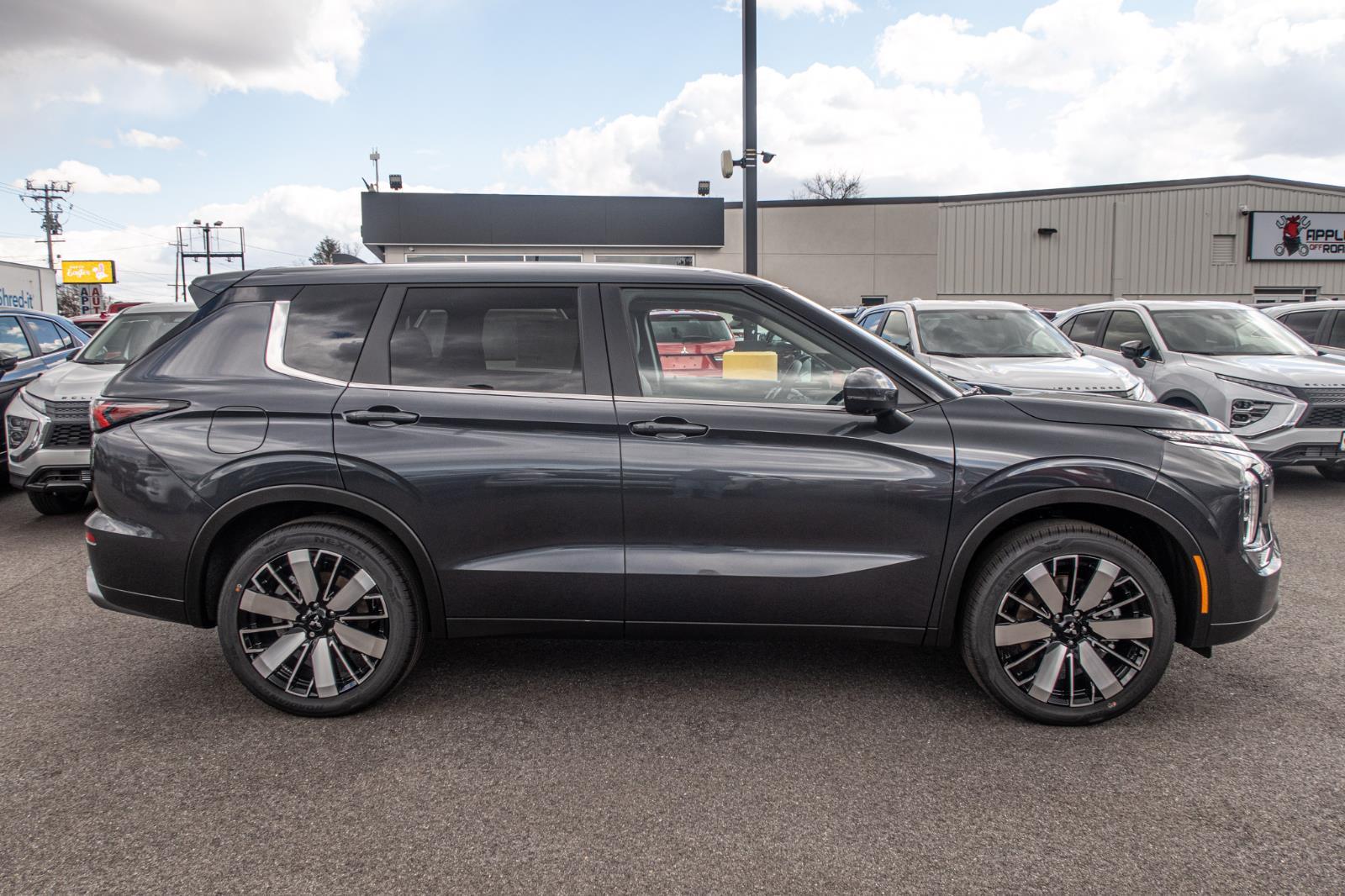 2025 Mitsubishi Outlander SE
