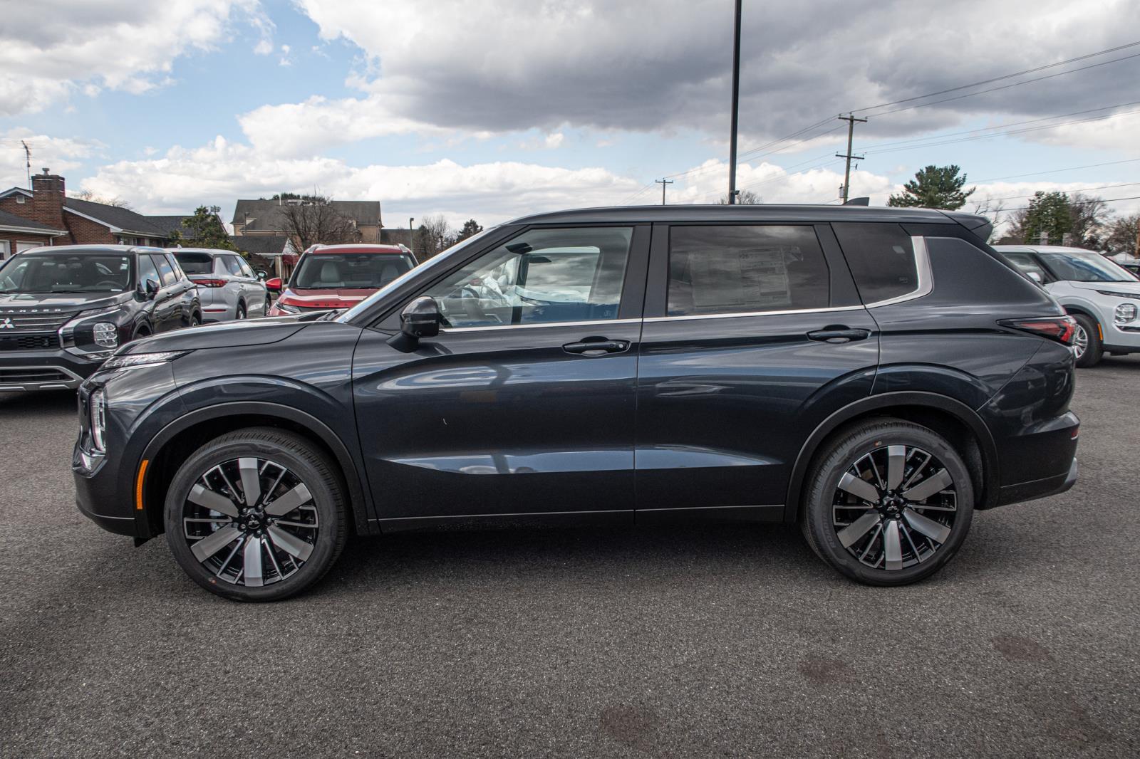 2025 Mitsubishi Outlander SE