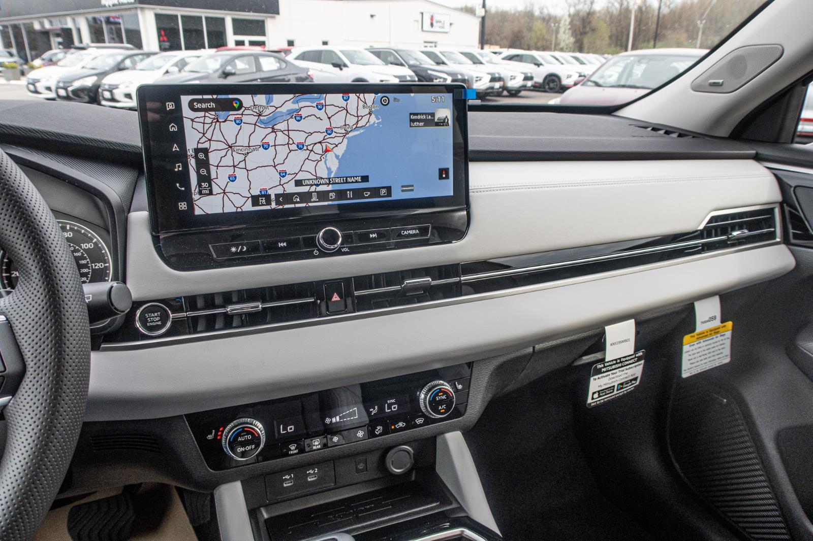2025 Mitsubishi Outlander SE