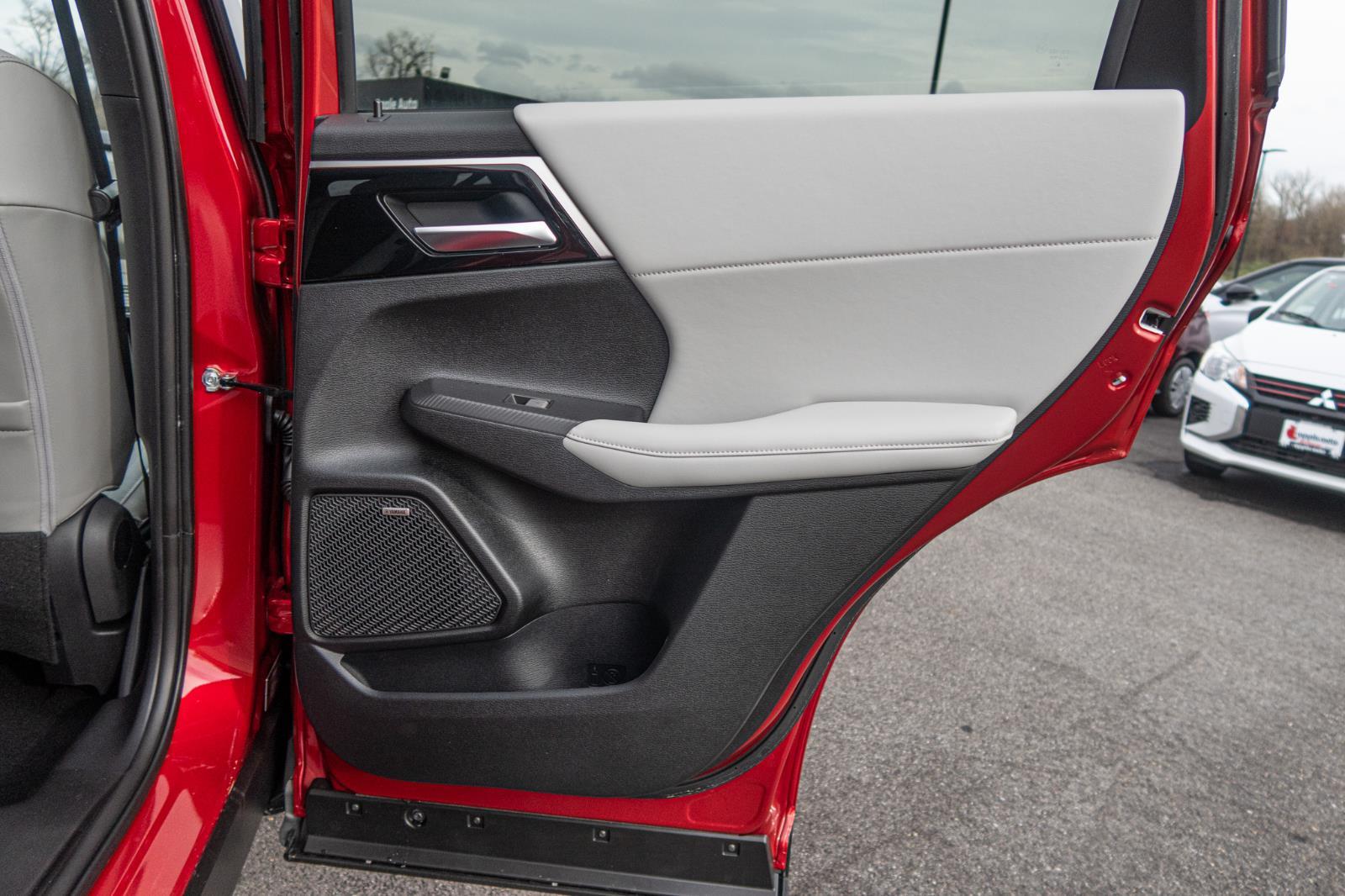 2025 Mitsubishi Outlander SE