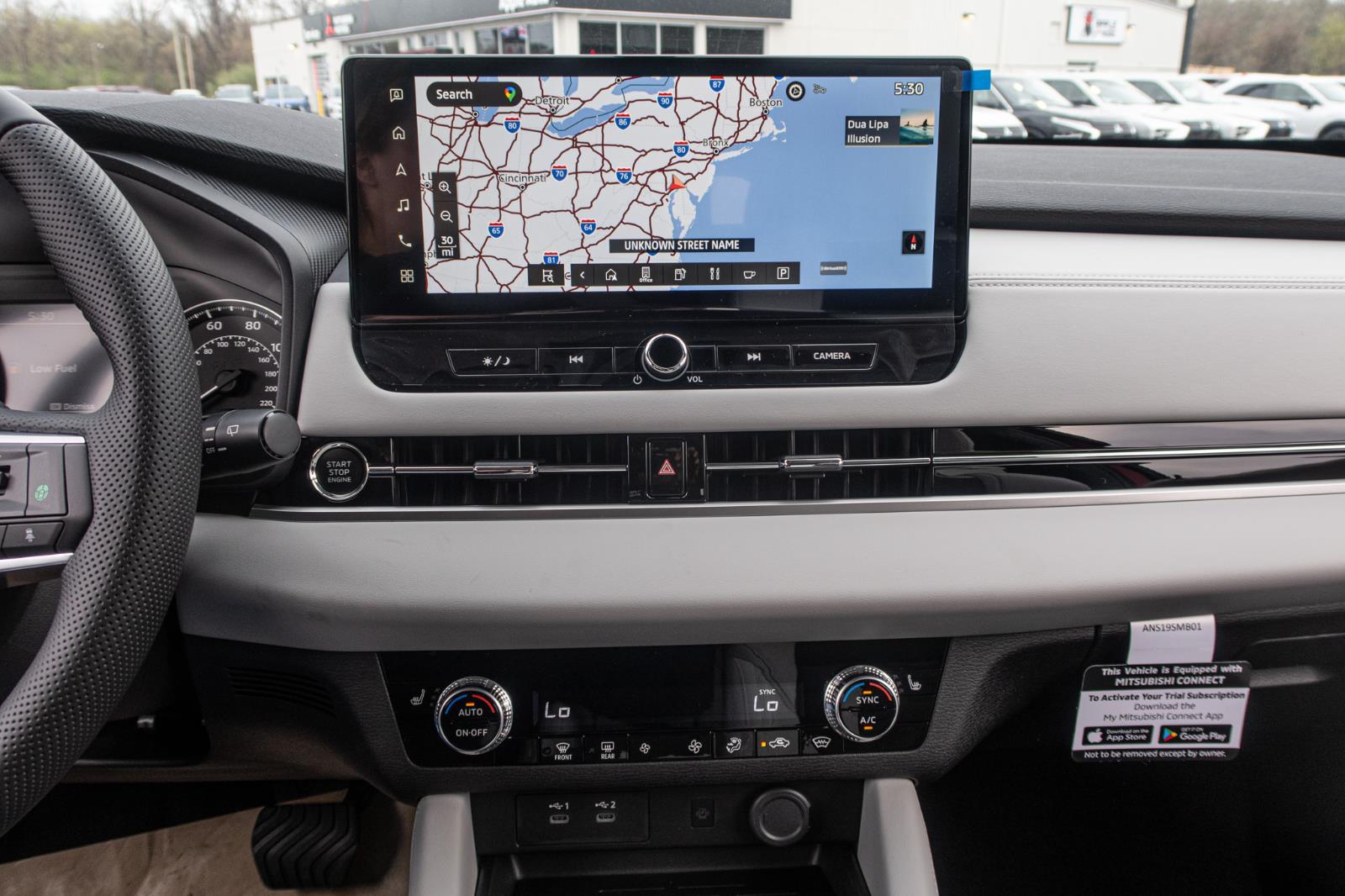 2025 Mitsubishi Outlander SE