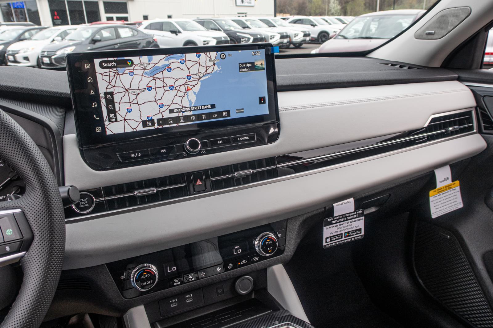 2025 Mitsubishi Outlander SE
