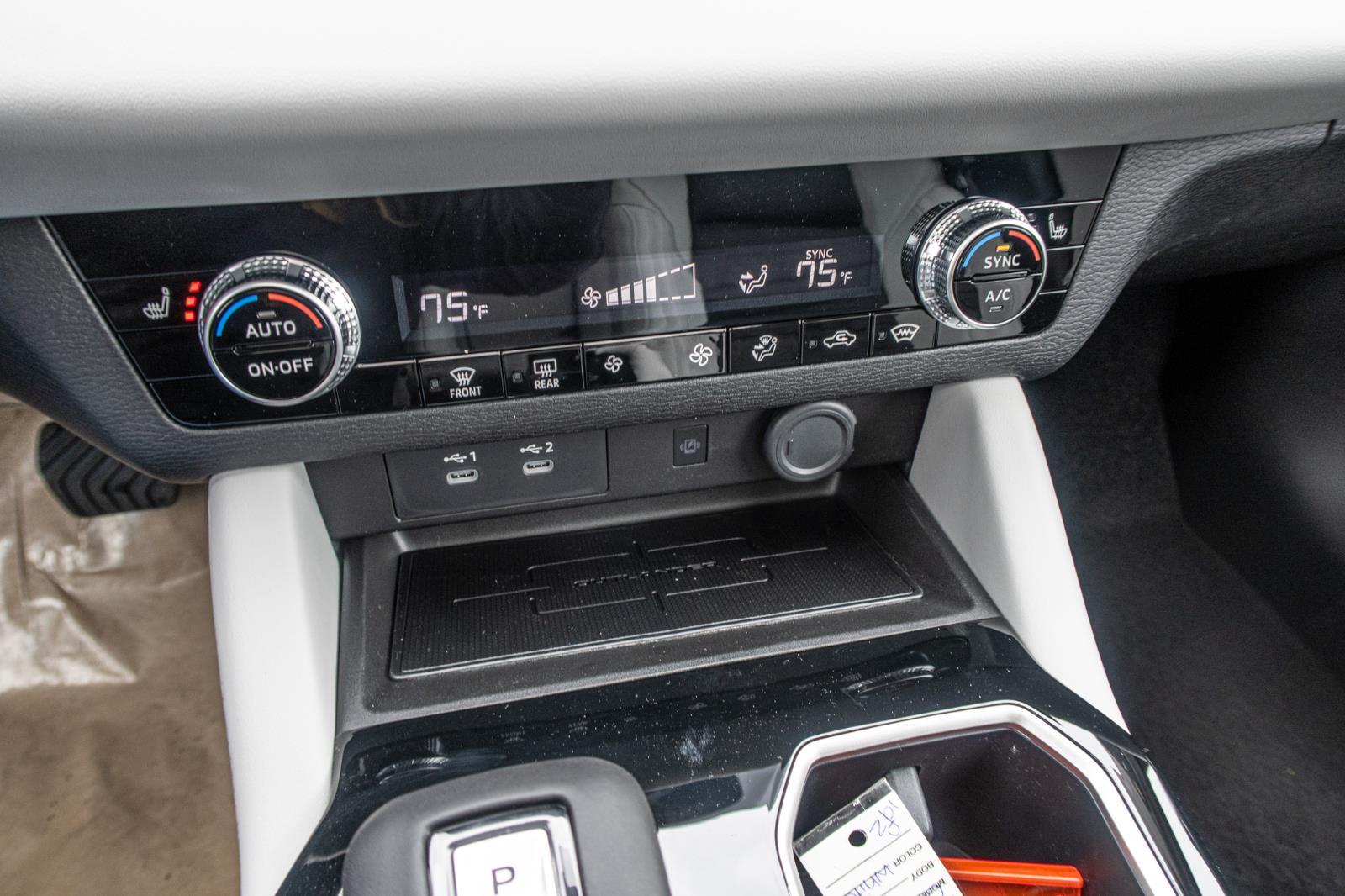 2025 Mitsubishi Outlander SE
